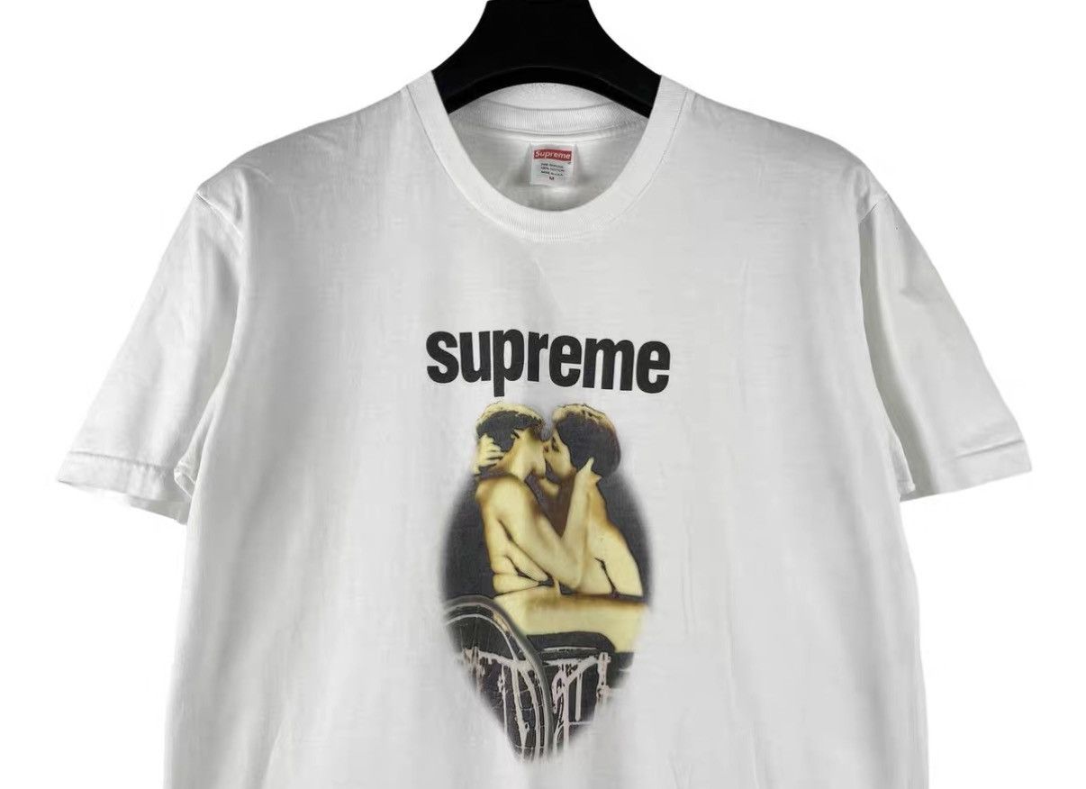 Supreme Supreme 23SS Kiss Tee Graphic Short Sleeve J31 Size US M / EU 48-50 / 2 - 3 Thumbnail