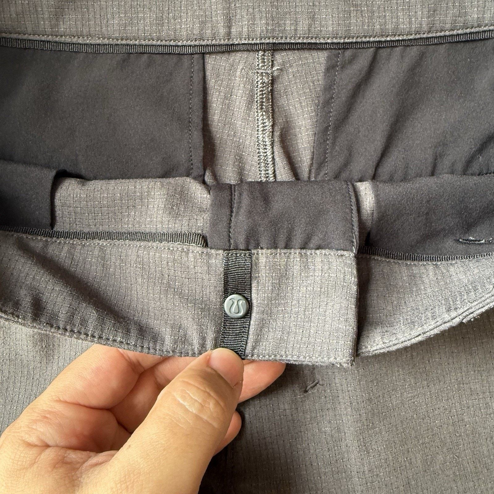 Lululemon Lululemon Commission Shorts 30 Gray Workout Athleisure Size US 30 / EU 46 - 5 Thumbnail