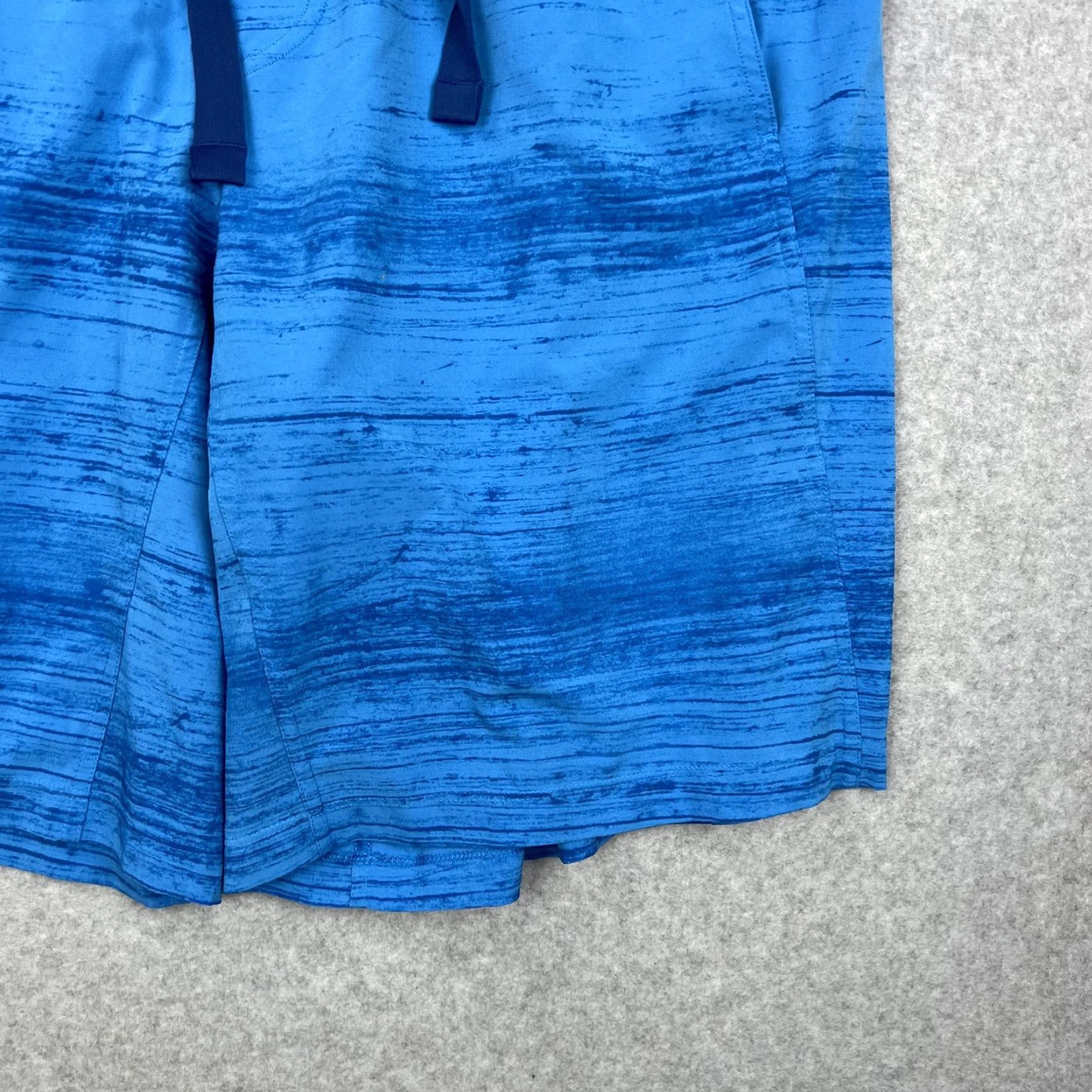 Lululemon Lululemon Shorts Mens XL Blue Drawstring Elastic Waist Pockets Logo Active Size US 36 / EU 52 - 5 Thumbnail