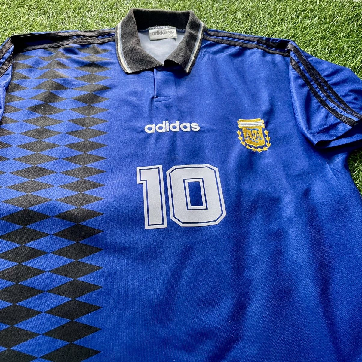 Vintage Argentina Away 1st Prod. 1994-95 Maradona #10 Soccer Jersey Size US L / EU 52-54 / 3 - 5 Thumbnail