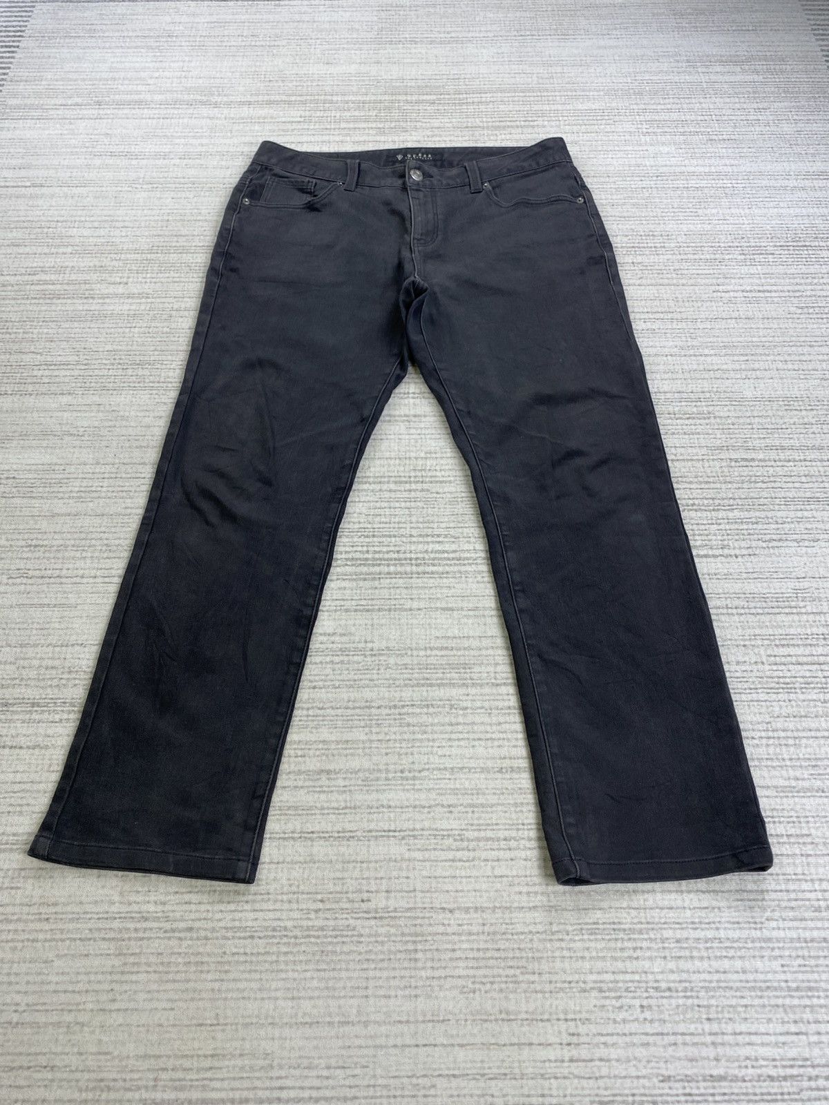Guess × Japanese Brand × Vintage Vintage Guess Los Angeles Metal Logo All Black Denim Pants Size US 34 / EU 50 - 2 Thumbnail