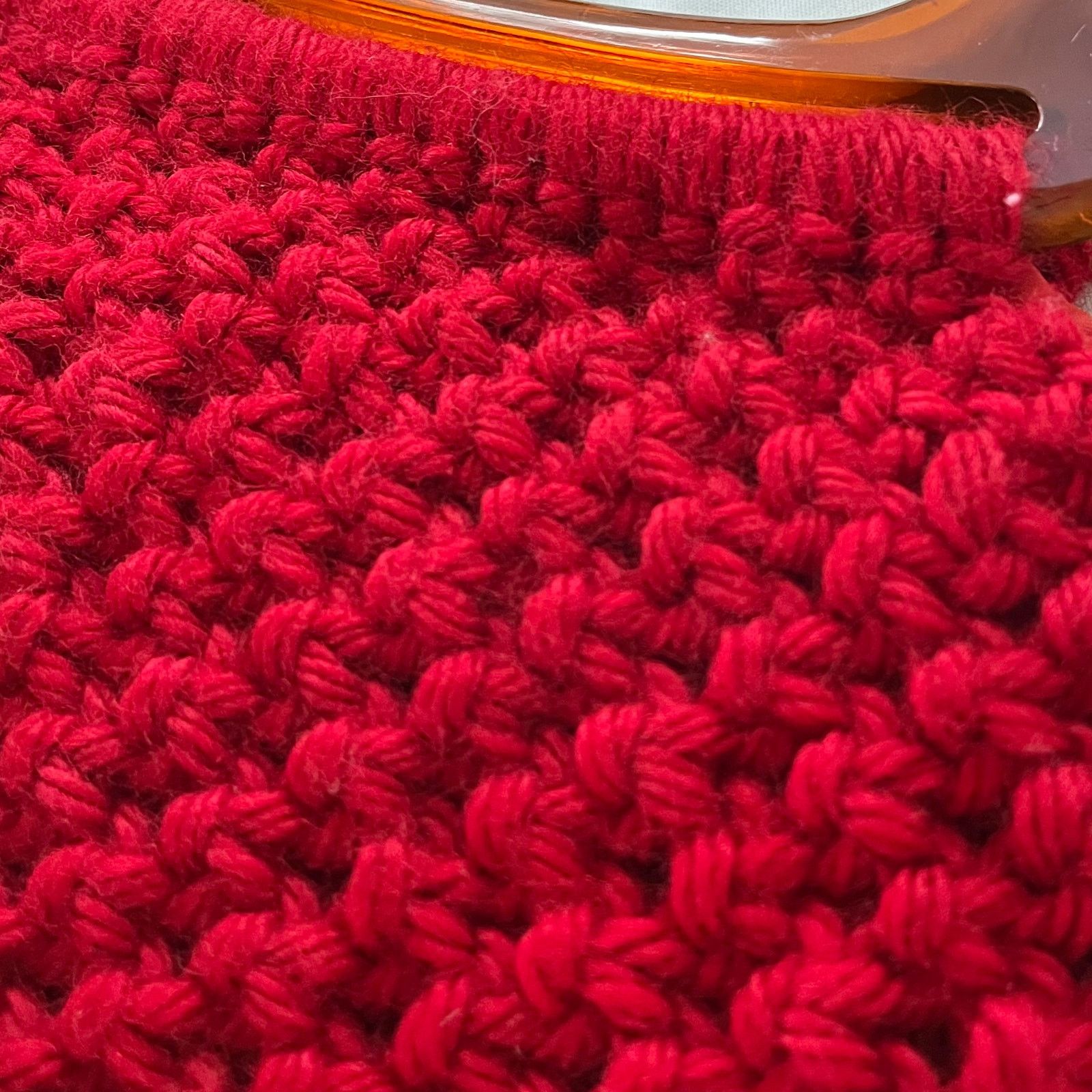 Handmade × Vintage Vintage Red Crocheted Amber Plastic Handles Hobo Granny Bag Size ONE SIZE - 5 Thumbnail