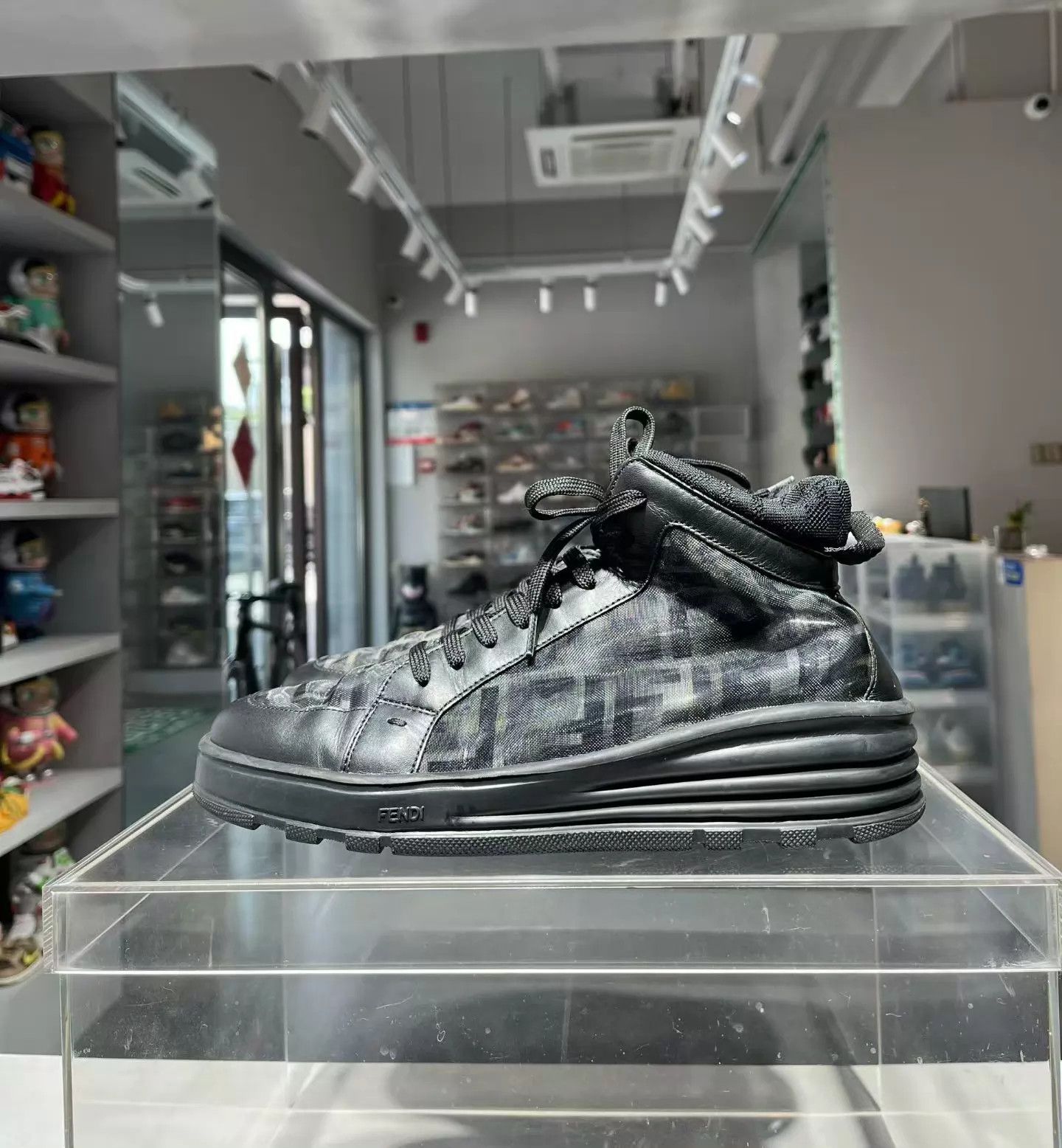 Fendi FENDI Ultra Light Monogram Skate Sneakers 40 Size US 7 / EU 40 - 2 Thumbnail