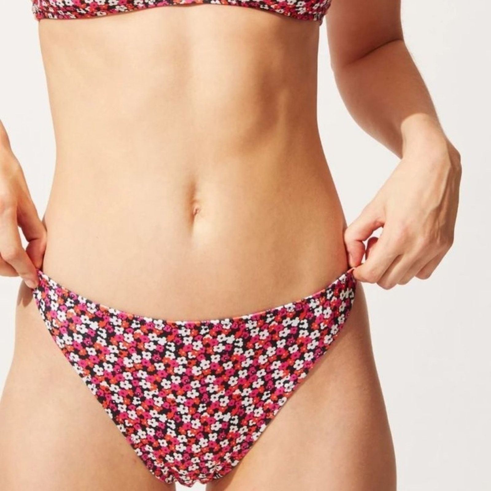 Solid & Striped NWT Solid & Striped The Elsa Bottom in Ditsy Floral Large Size ONE SIZE - 1 Thumbnail