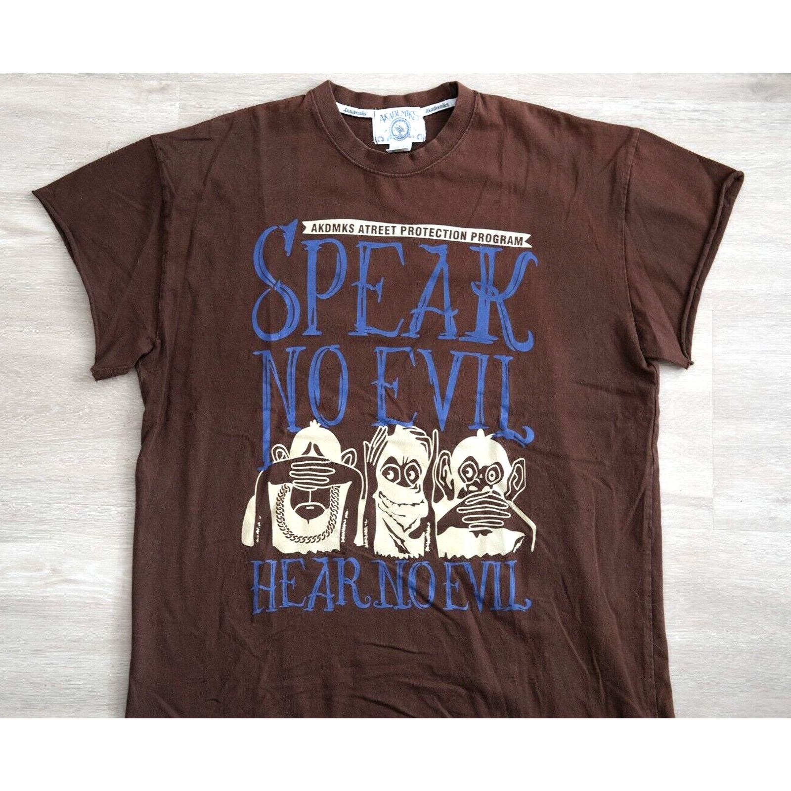 Akademiks Vintage 2000s Akademiks Three Monkeys Graphic Tee Unisex XL Size US XL / EU 56 / 4 - 1 Thumbnail
