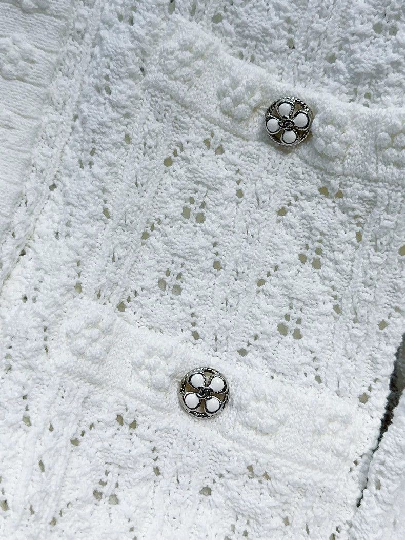 Chanel Chanel 24P Spring and Summer Series White Flower Button Kn Size XXS / US 00 / IT 34 - 5 Thumbnail