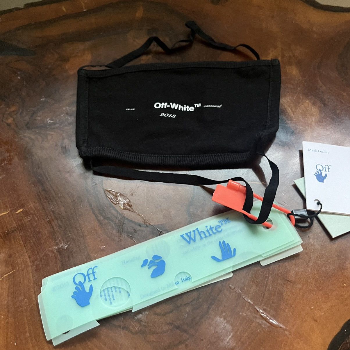 Off-White Helvetica Logo Mask Size ONE SIZE - 1 Thumbnail