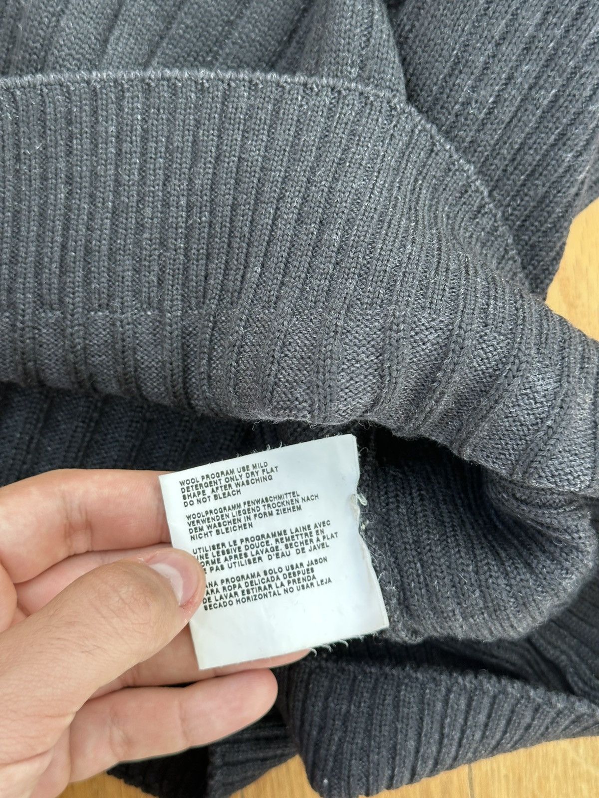 Hugo Boss Vintage Hugo Boss Knit Sweater Merinos Extrafine Made Italy Size US M / EU 48-50 / 2 - 10 Thumbnail