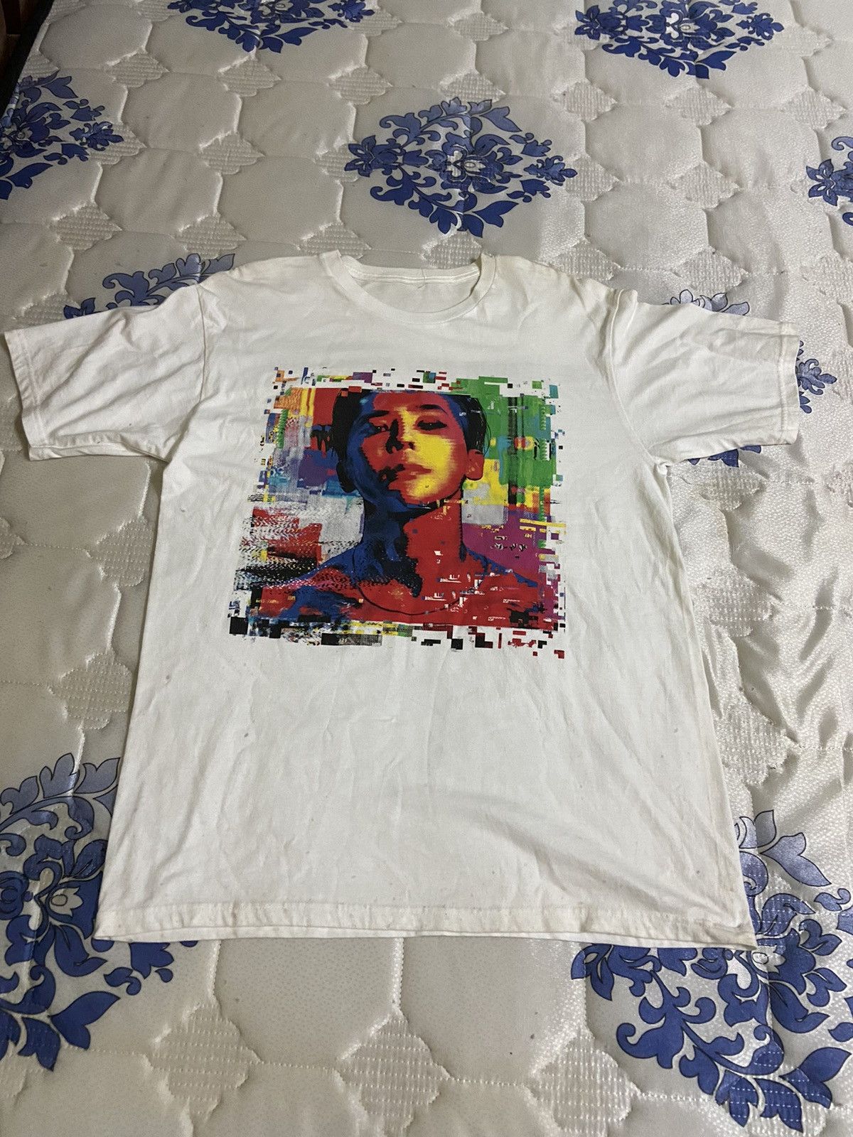 G Dragon 2017 world tour tshirt