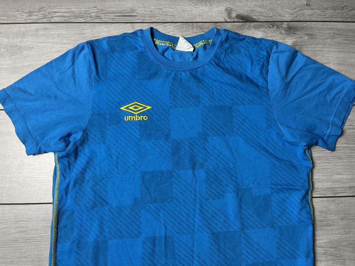 Umbro Umbro Tshirt soccer size Large Size US L / EU 52-54 / 3 - 3 Thumbnail
