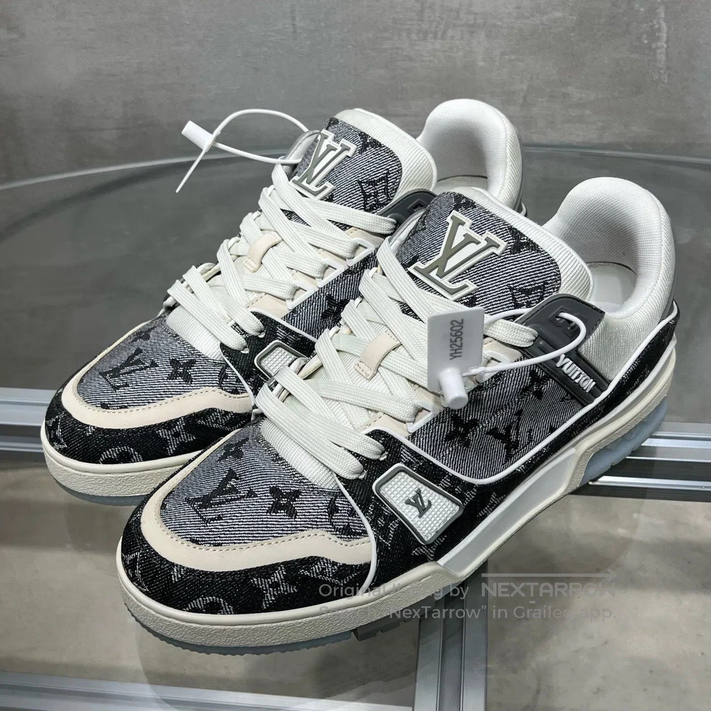 Louis Vuitton Louis Vuitton Trainer Gray-and-White Jeans shoes Size US 8 / EU 41 - 1 Thumbnail