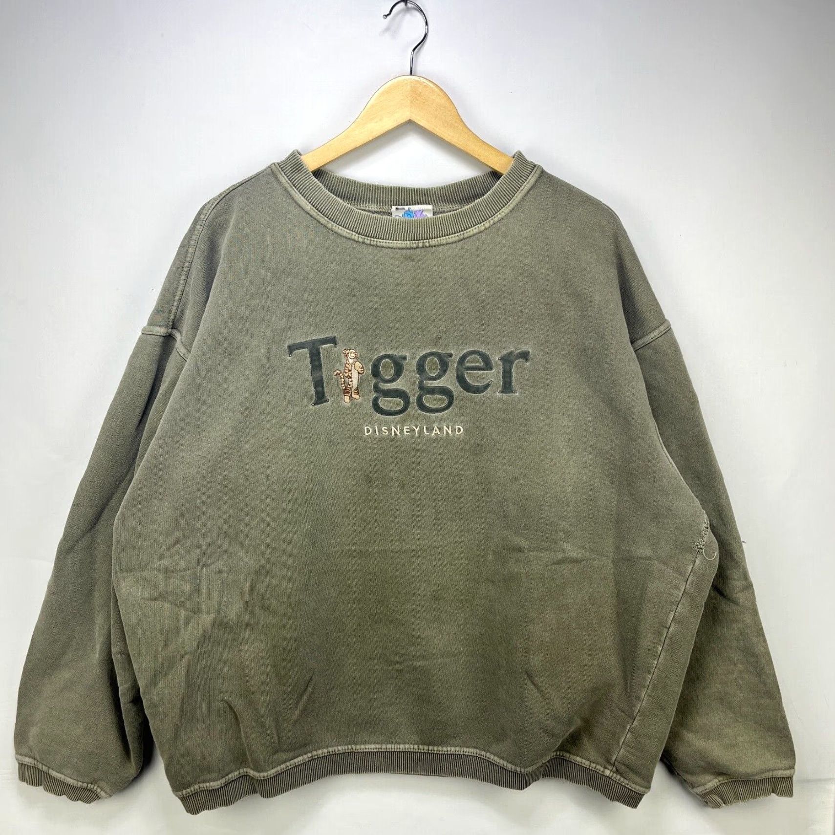 Disney VINTAGE Disney Sweatshirt Tigger Winnie the Pooh Disneyland XL Green Mens 90s Decade Shirt Pullover Size US XL / EU 56 / 4 - 2 Thumbnail