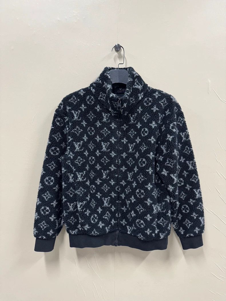 Louis Vuitton Louis Vuitton Black teddy full logo jacket Size US S / EU 44-46 / 1 - 1 Thumbnail