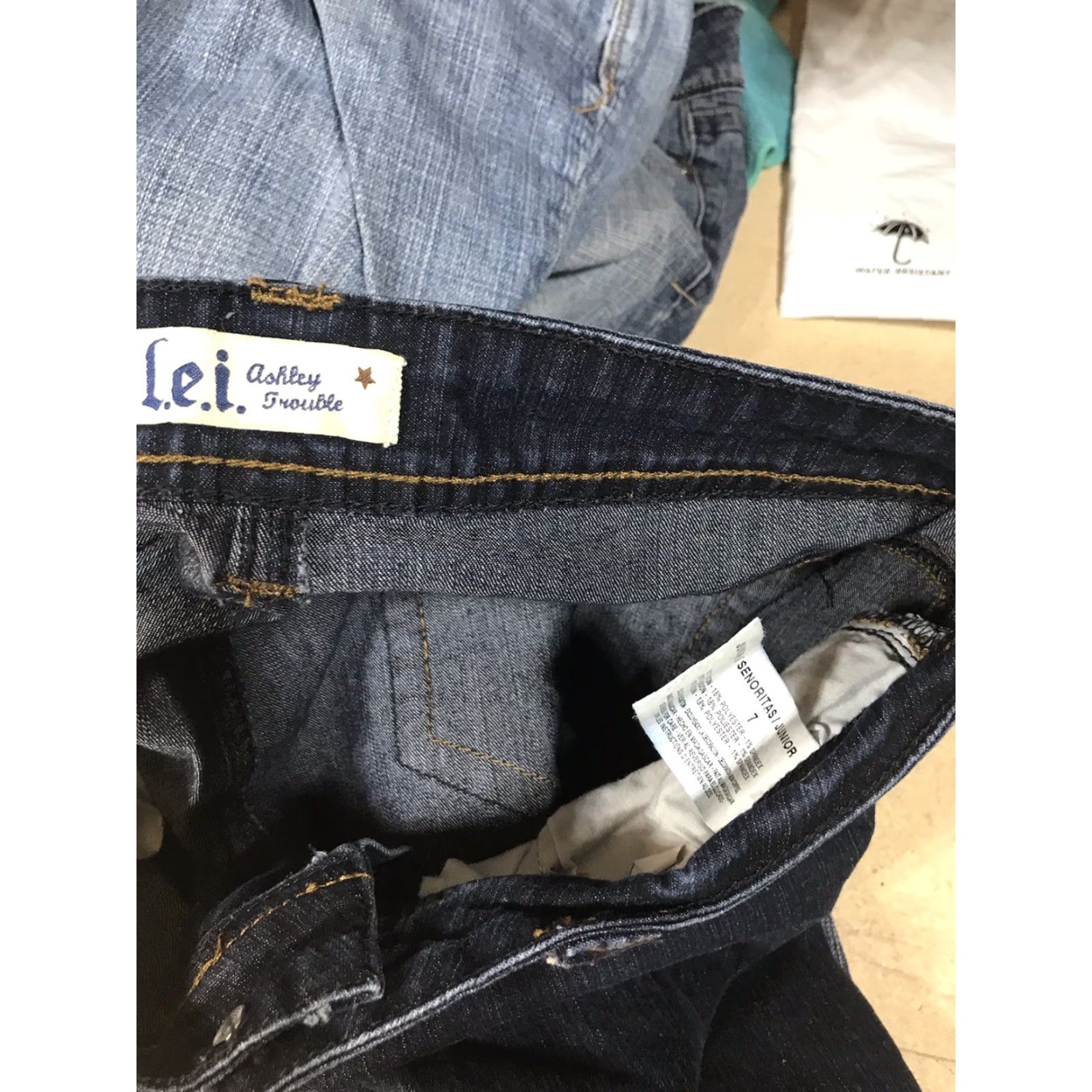 Vintage VINTAGE Old Navy LEI Women's Dark Wash Bootcut Jeans Size 7 Mid-Rise Stretch Cotton Denim Size 28" / US 6 / IT 42 - 3 Thumbnail