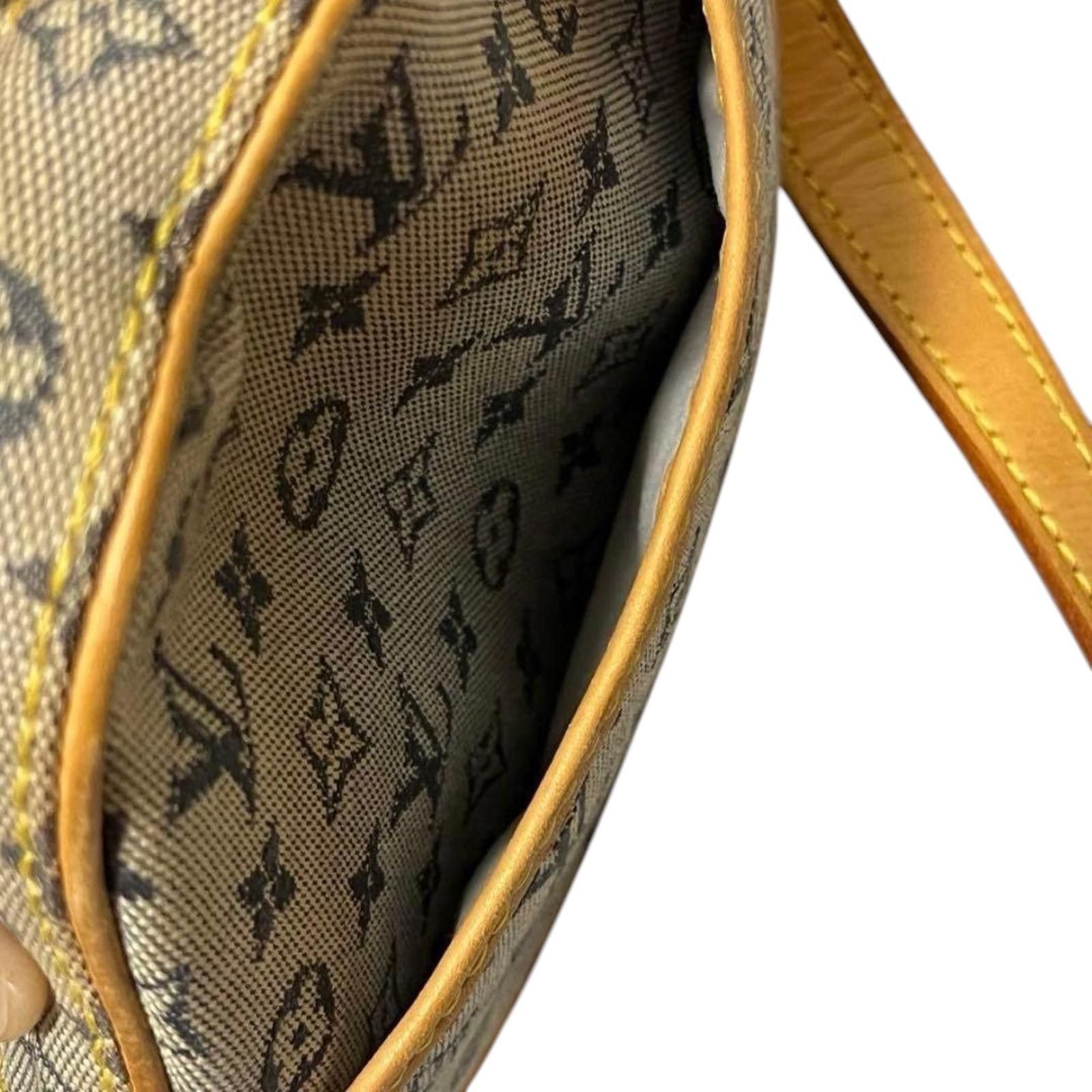 Louis Vuitton Louis Vuitton - Monogram Canvas Round Crossbody Bag Size ONE SIZE - 7 Thumbnail