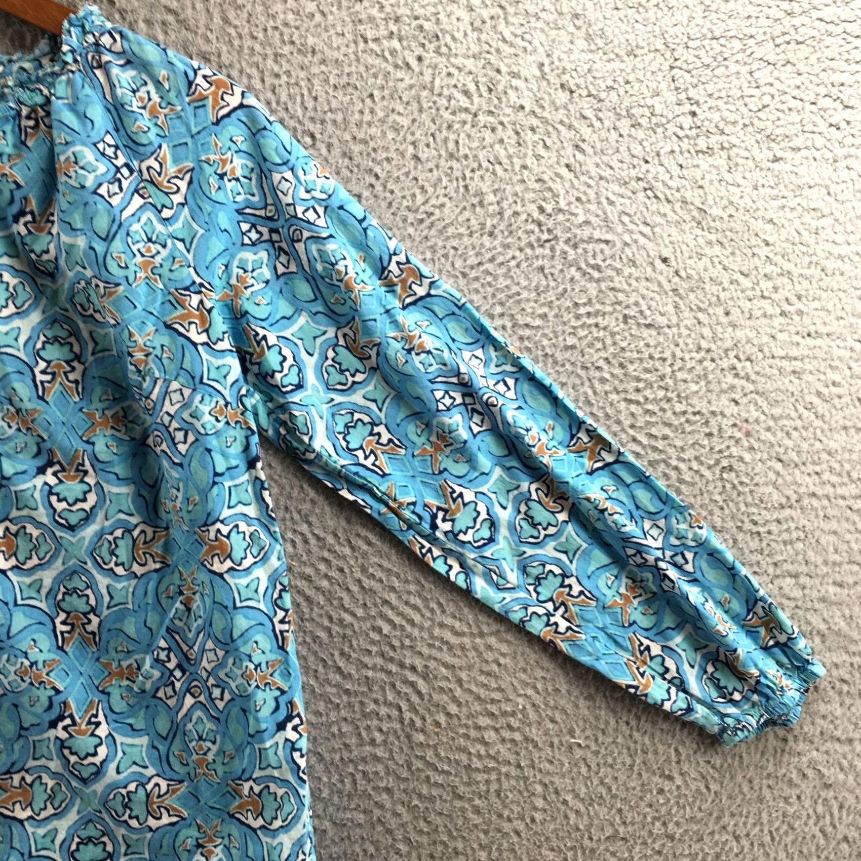 Talbots Talbots Petite Blouse Womens SP Blue Tile Print Long Sleeve Cotton Popover Shirt Beu/Blue Tile Print (Note: "Beu" placeholder not allowed) Size S / US 4 / IT 40 - 4 Thumbnail