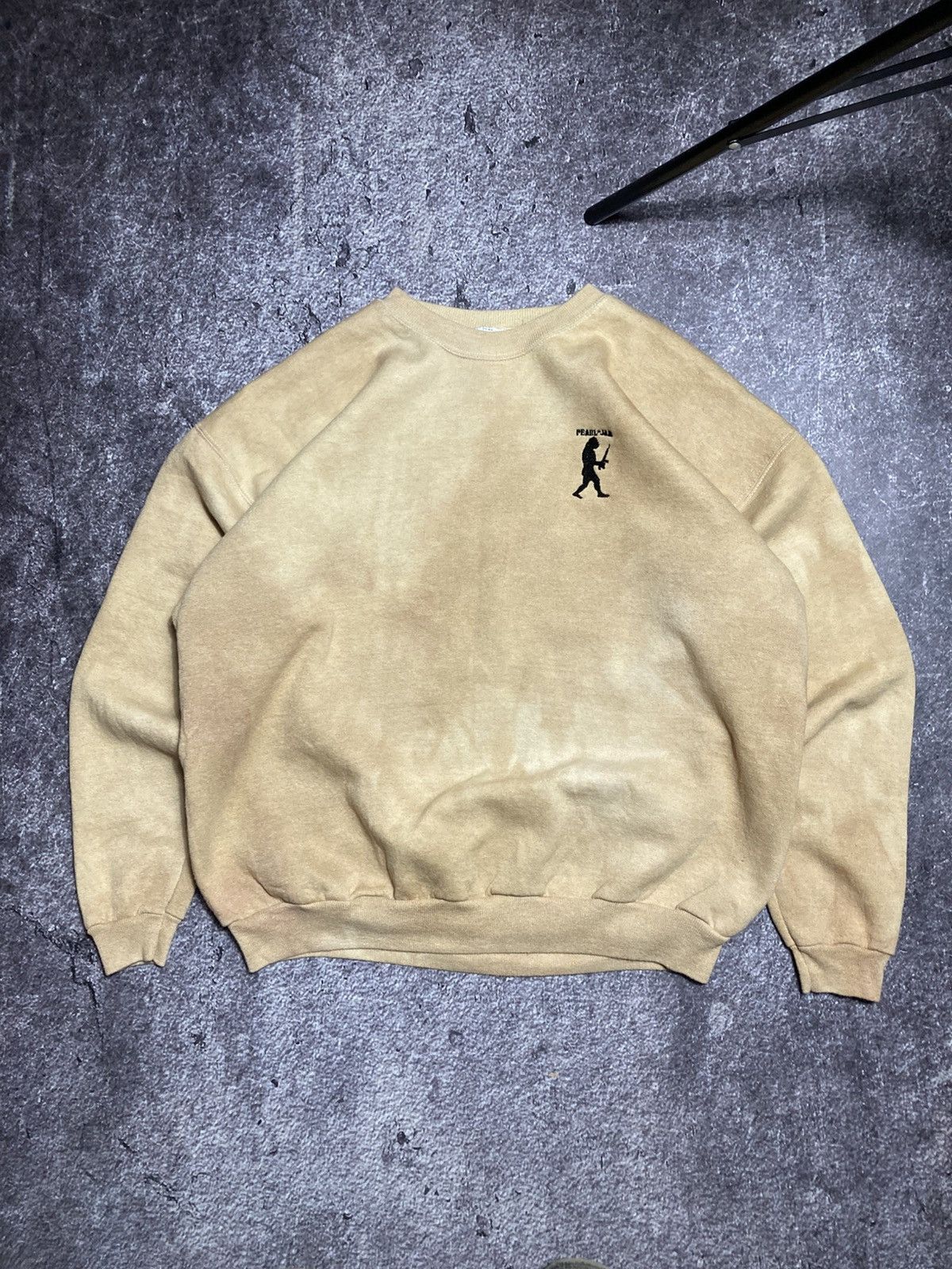 Vintage Vintage 90s Pearl Jam Embroidered Logo Crewneck Sweatshirt Size US L / EU 52-54 / 3 - 1 Thumbnail