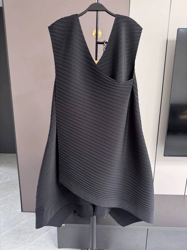 Issey Miyake Issey Miyake size:2 Black mainline dress Size S / US 4 / IT 40 - 2 Thumbnail