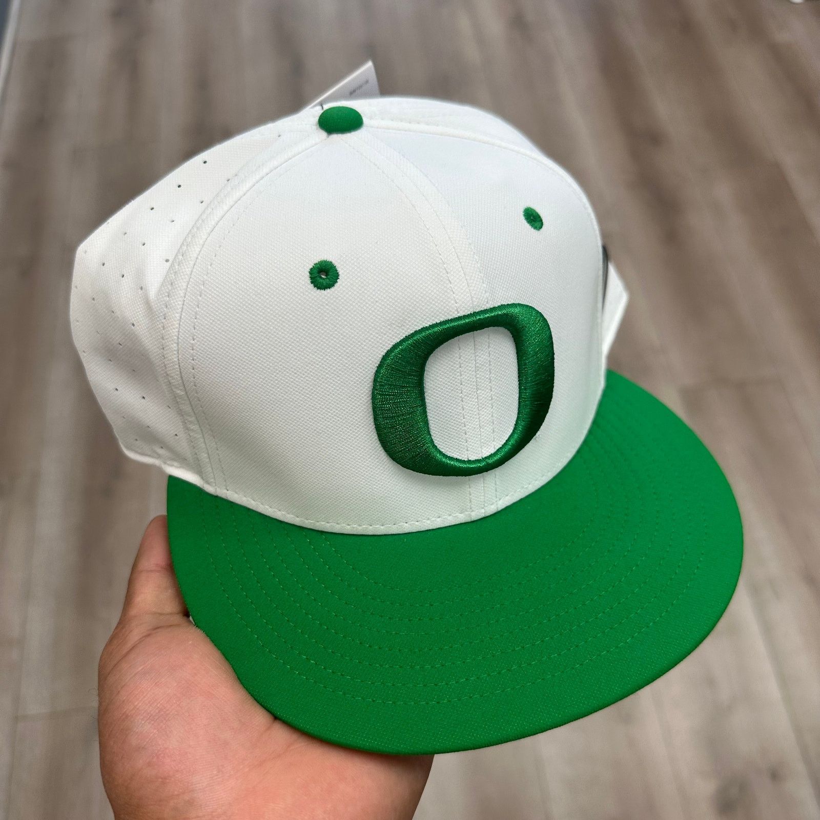 Nike New Nike White Oregon Ducks Dugout True Fitted Hat 7 1/4 Size ONE SIZE - 1 Thumbnail