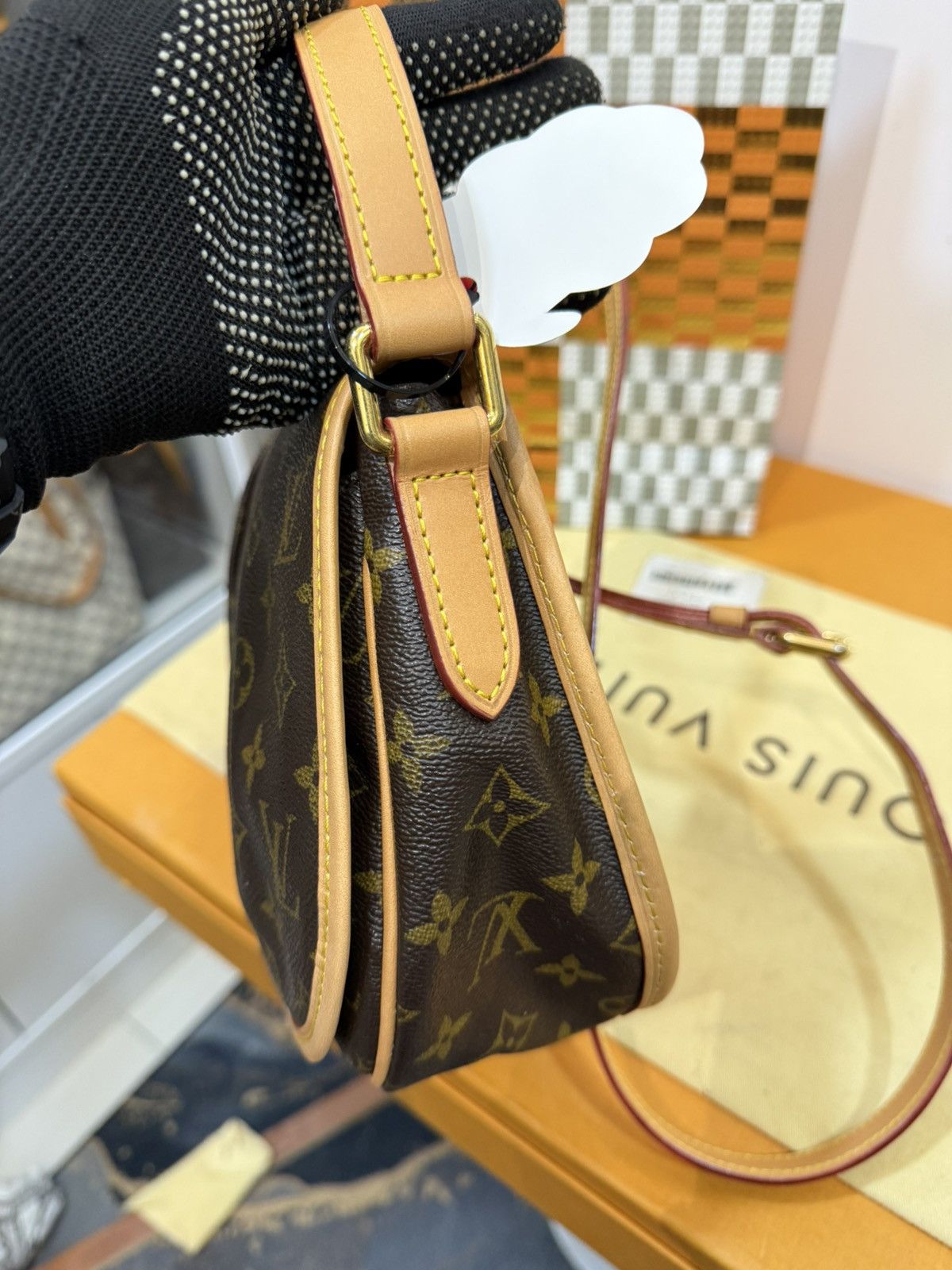 Louis Vuitton Louis vuitton monogram menilmontant pm ( 2117 ) Size ONE SIZE - 4 Thumbnail