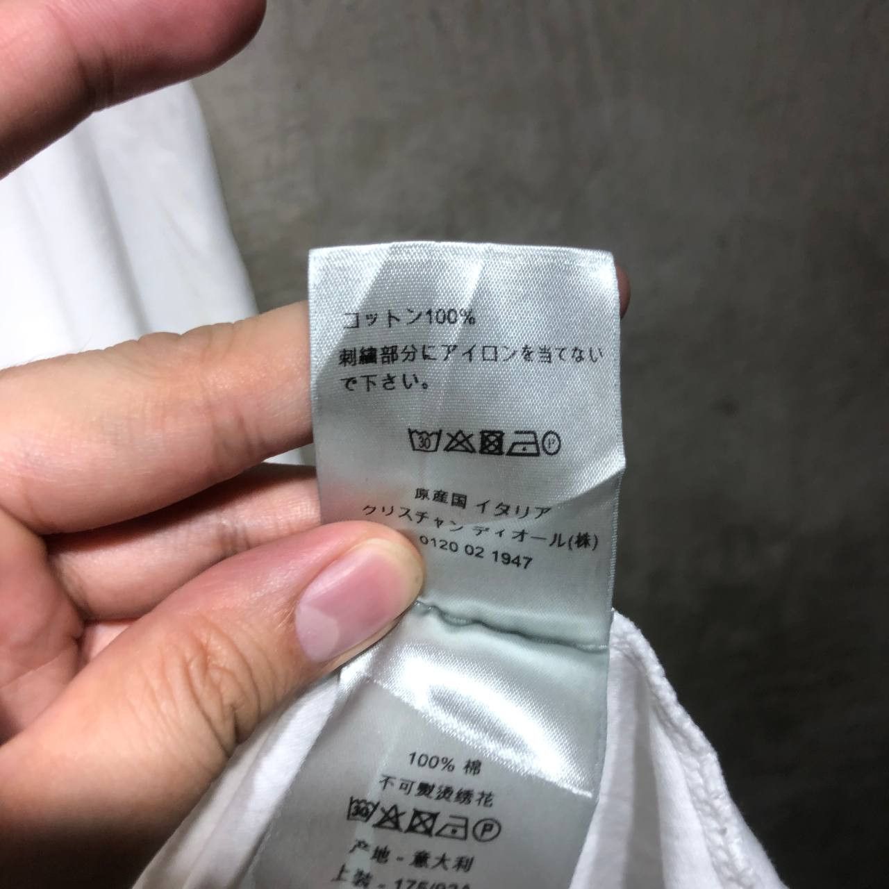 Dior × Kaws Dior X Kaws Bee small embroidered tee Size US M / EU 48-50 / 2 - 10 Thumbnail