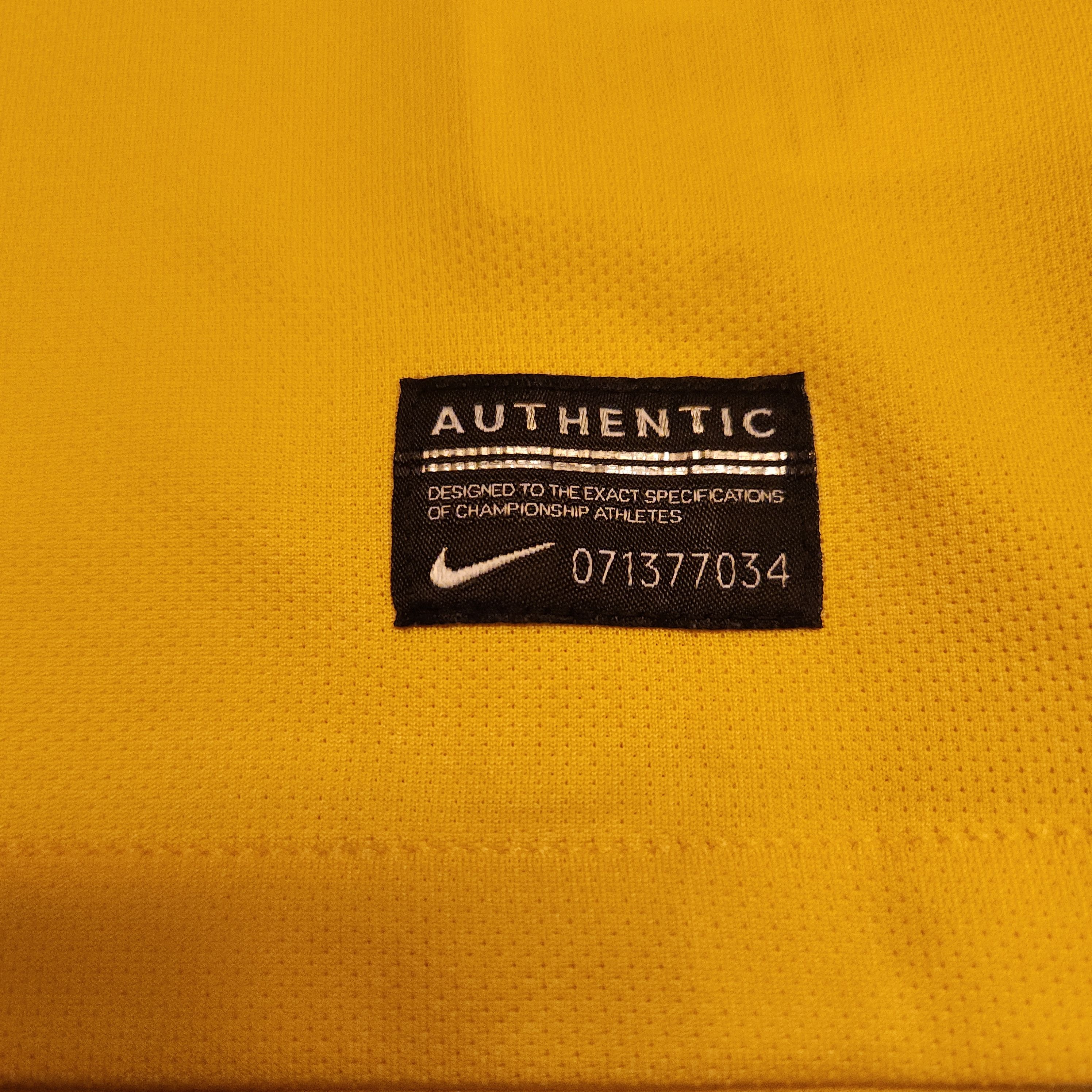 Nike Authentic Brazil RONALDINHO 2013-2014 13/14 Home Jersey Size US M / EU 48-50 / 2 - 11 Thumbnail