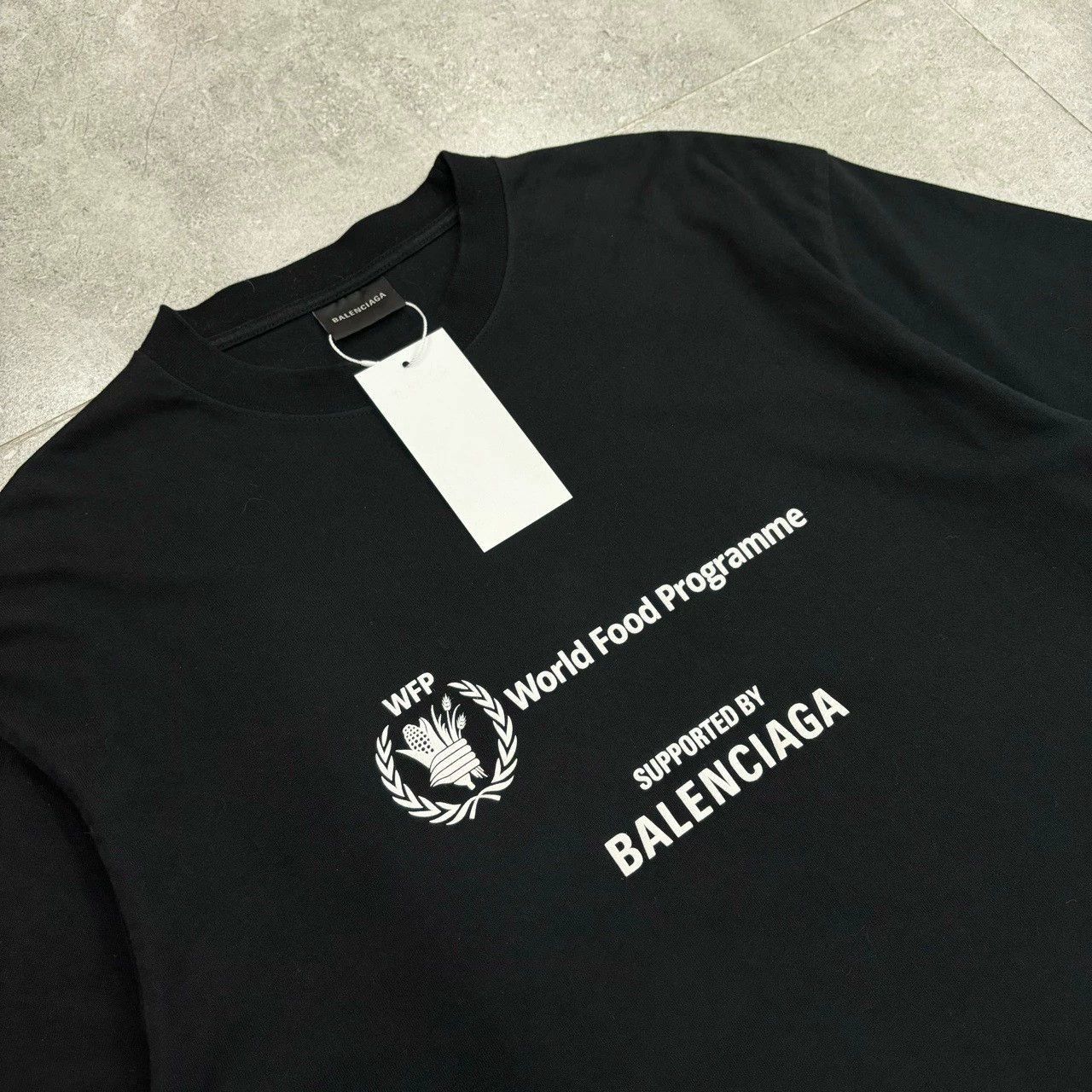 Balenciaga Balenciaga World Food Programme Collaboration Short Sleeves Size US M / EU 48-50 / 2 - 3 Thumbnail