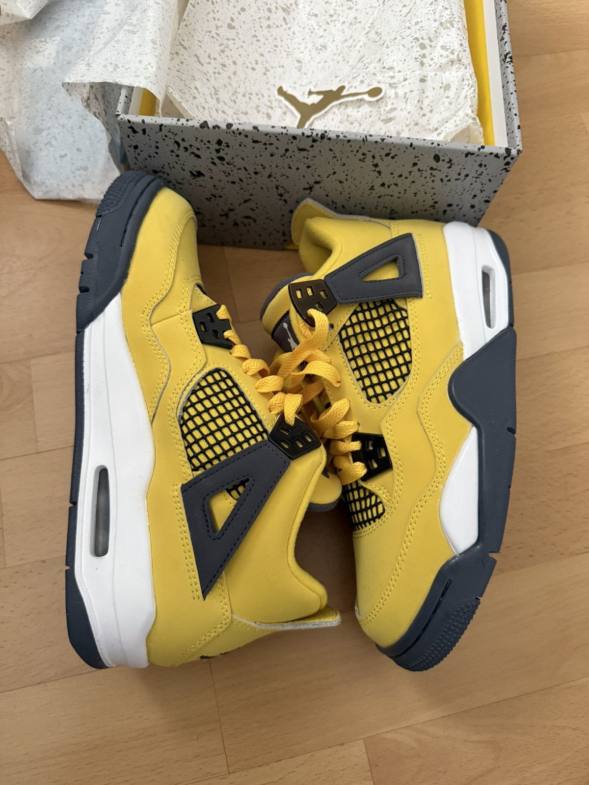 Jordan Brand Air Jordan 4 Retro 'Lightning' 2021 sz 5y Size US 5 / EU 37 - 1 Thumbnail