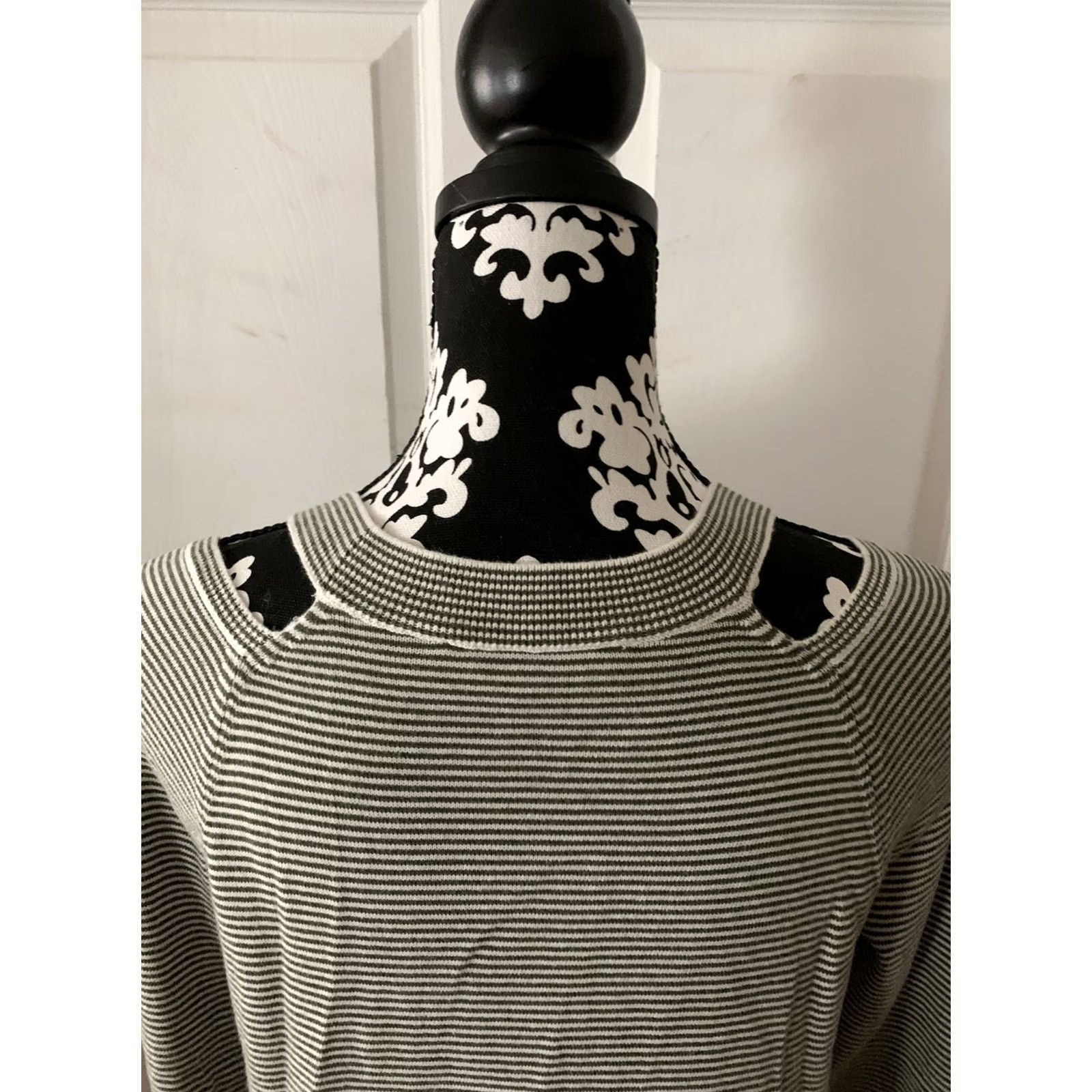 Loft Loft Blouse Shirt Knit Flared Sleeve Cutout Neck Multicolor Striped S Womens Travel Office Work SZ S Size S / US 4 / IT 40 - 6 Thumbnail