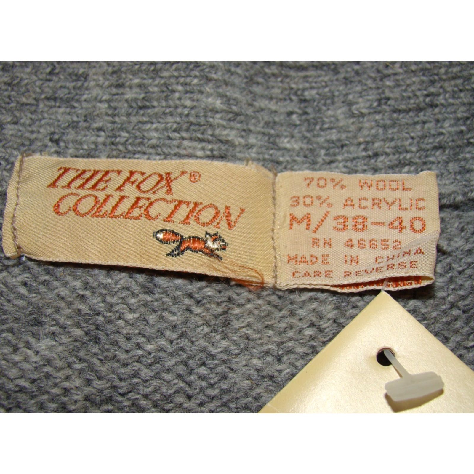 Vintage VINTAGE Fox Collection Cardigan Vest Mens M Gray Plaid Wool Button V-Neck Sleeveless 70% Wool 30% Acrylic Pockets Casual Classic Designer Size US M / EU 48-50 / 2 - 4 Thumbnail