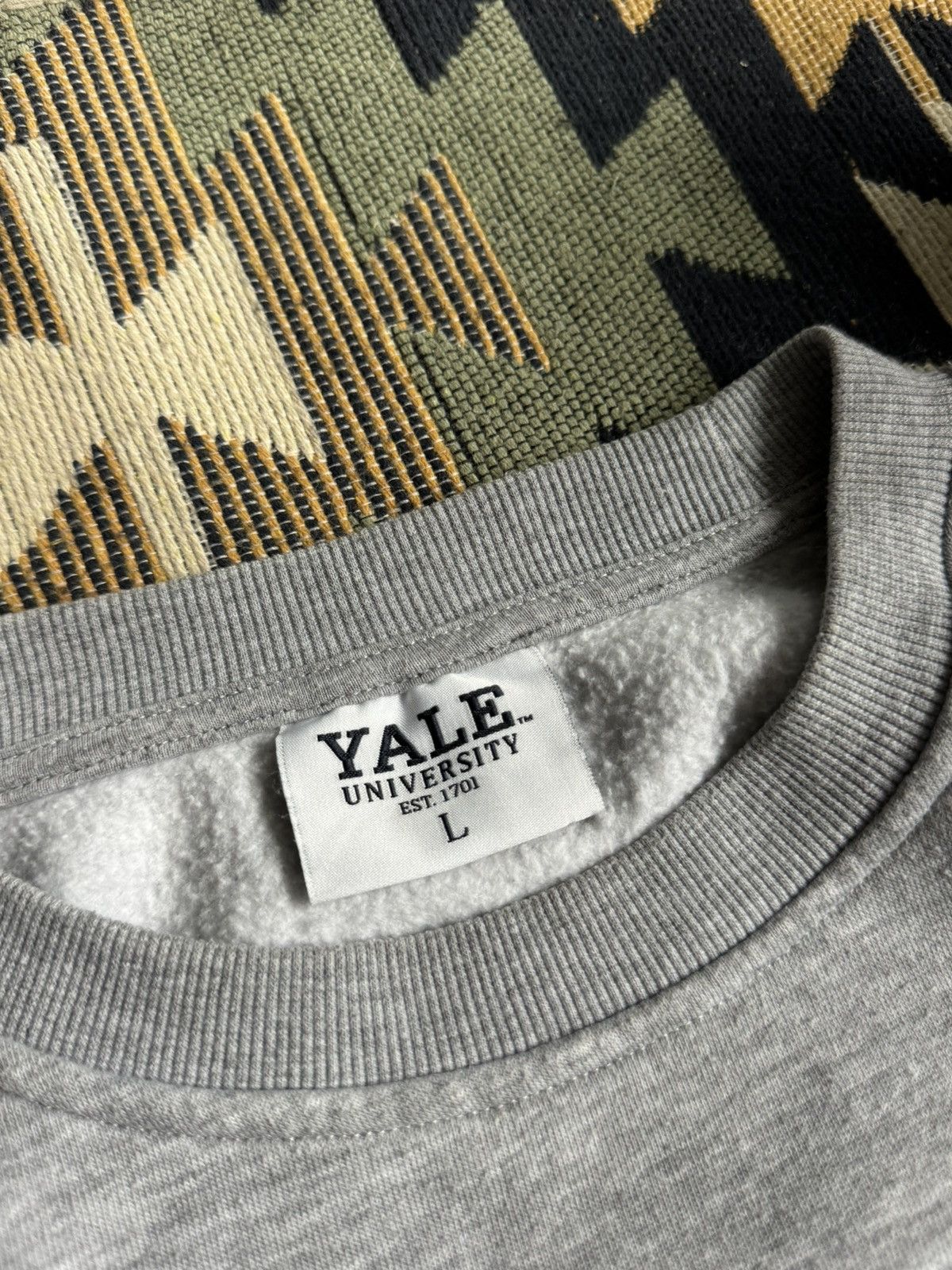 Vintage Vintage Yale University Oversized Sweatshirt Size US L / EU 52-54 / 3 - 9 Thumbnail