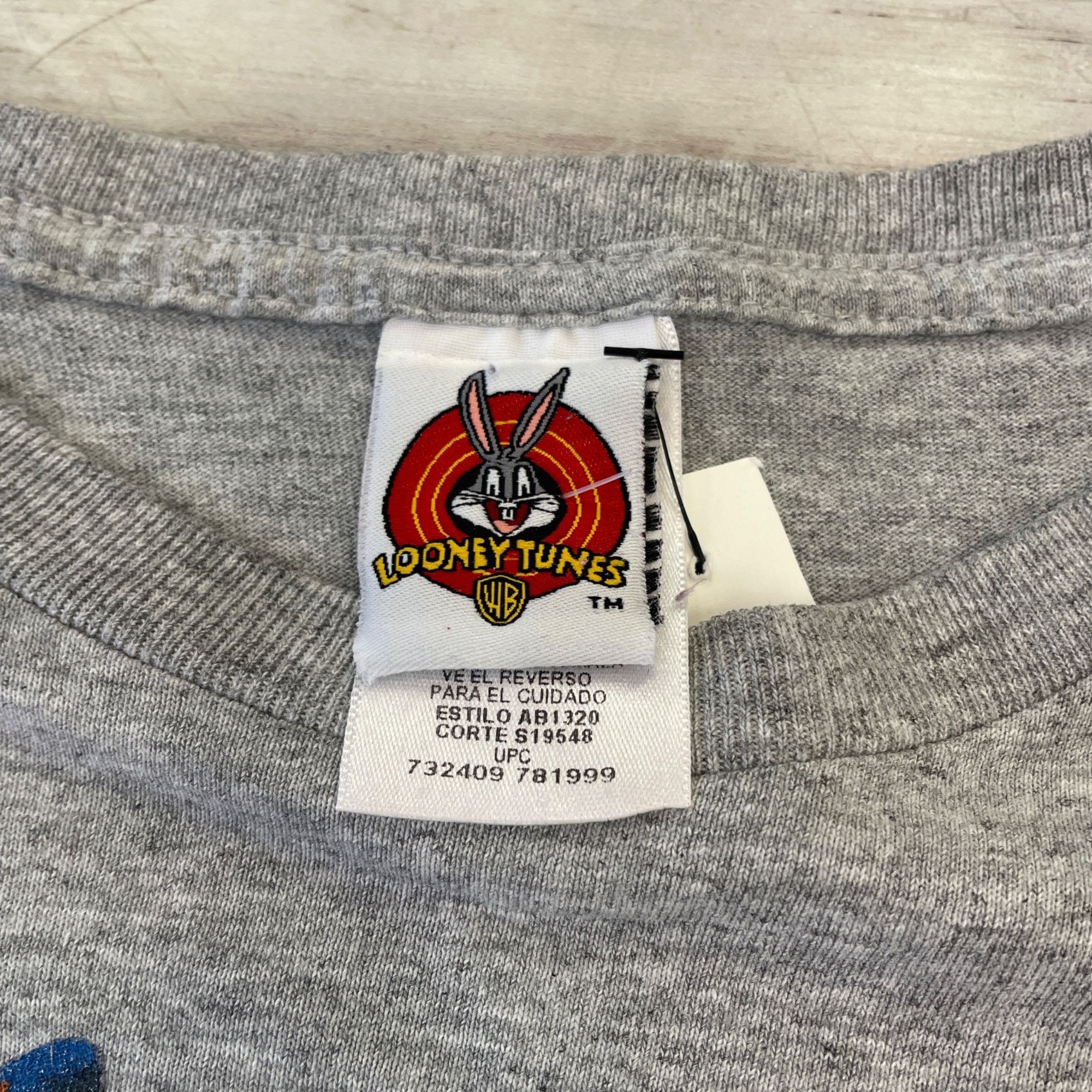 Other XL (23.5 x 28”) - Vintage Looney Tunes Sweet Innocent Pepe L Size US XL / EU 56 / 4 - 4 Thumbnail