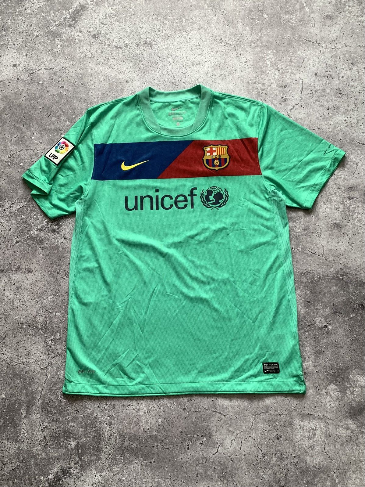 Nike 🔥NIKE BARCELONA 2010/2011 AWAY BLOCKCORE SOCCER JERSEY Size US L / EU 52-54 / 3 - 1 Thumbnail
