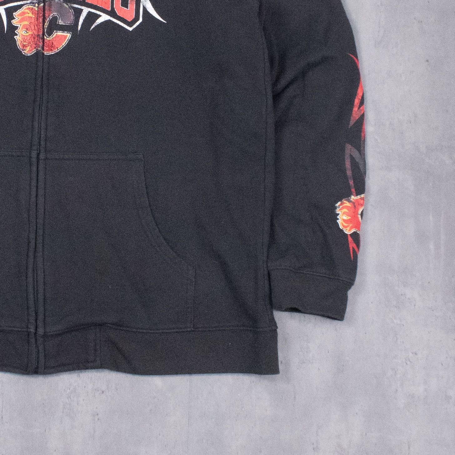 NHL Y2K 2000’s Reebok Calgary Flames Metal Logo Black Zip Hoodie Size US M / EU 48-50 / 2 - 3 Thumbnail
