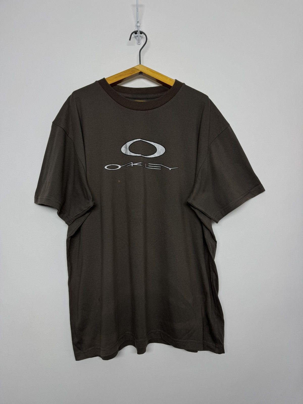 Oakley Vintage OAKLEY Center Logo T Shirt Hype Rare Gorpcore Size US L / EU 52-54 / 3 - 2 Thumbnail