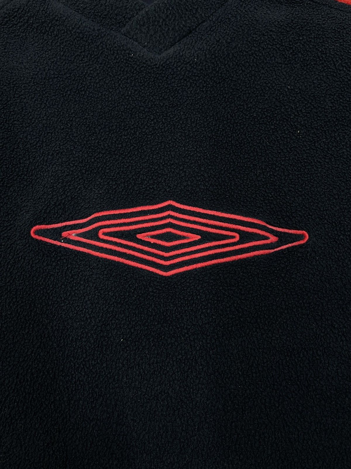 Umbro × Vintage Vintage Umbro Fleece Crew Neck Sweatshirt Navy Y2K Size US L / EU 52-54 / 3 - 5 Thumbnail