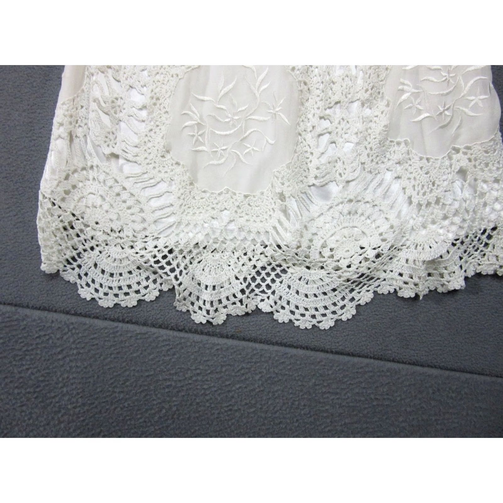 Vintage Cache Dress Womens Medium White Crochet Lace Village Vogue Boutique Sleeveless Midi V-Neck Pullover Party/Cocktail Womens Lined Fit & Flare Size M / US 6-8 / IT 42-44 - 2 Thumbnail