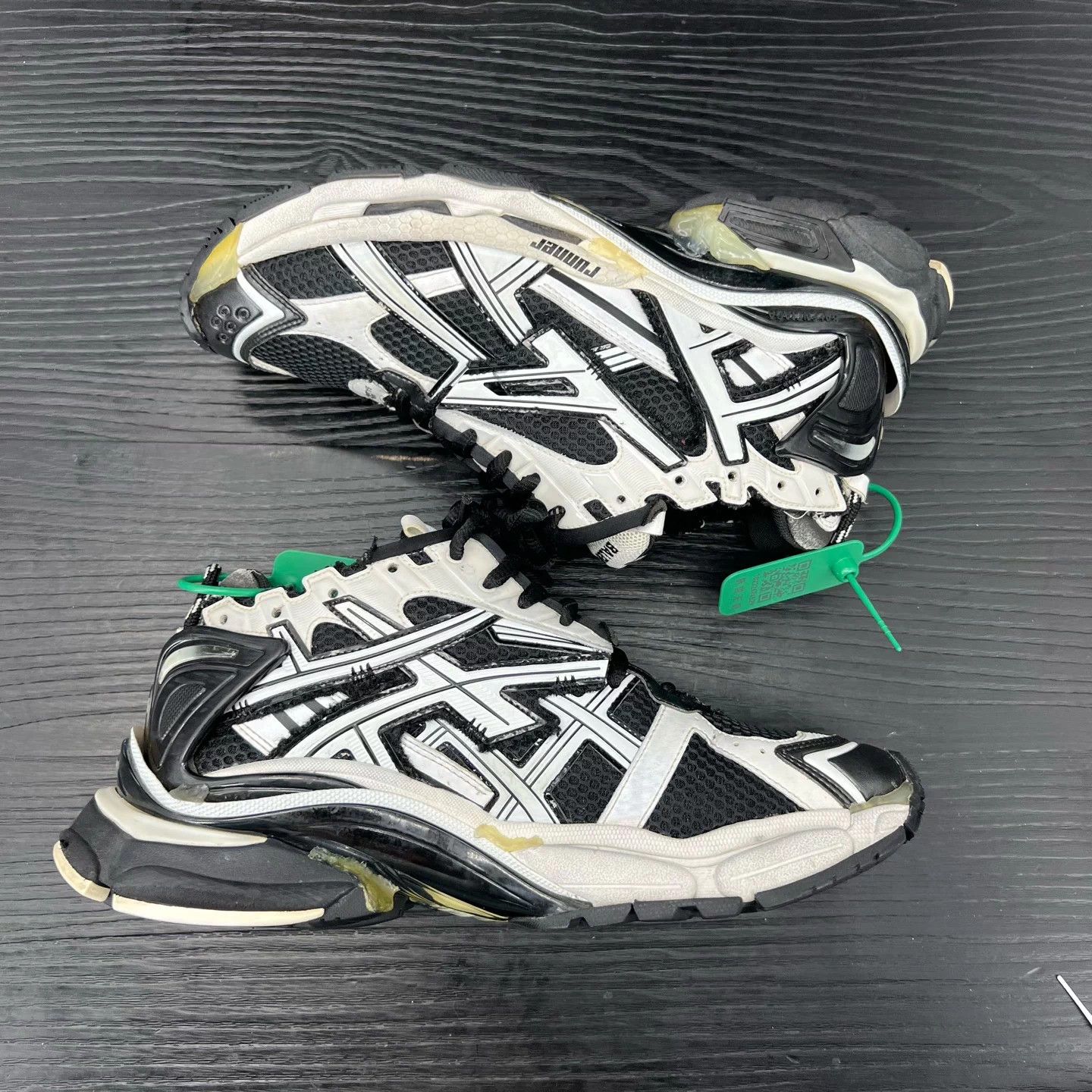 Balenciaga Balenciaga Runner Black White Size US 10 / EU 43 - 3 Thumbnail