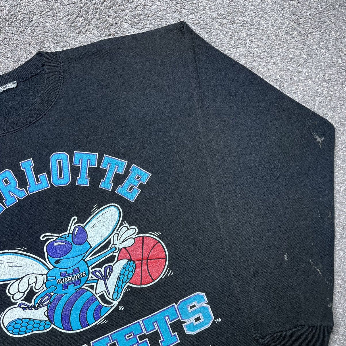 Nutmeg Vintage 1990s NBA Charlotte Hornets Nutmeg Black Sweatshirt Size US XXL / EU 58 / 5 - 14 Thumbnail