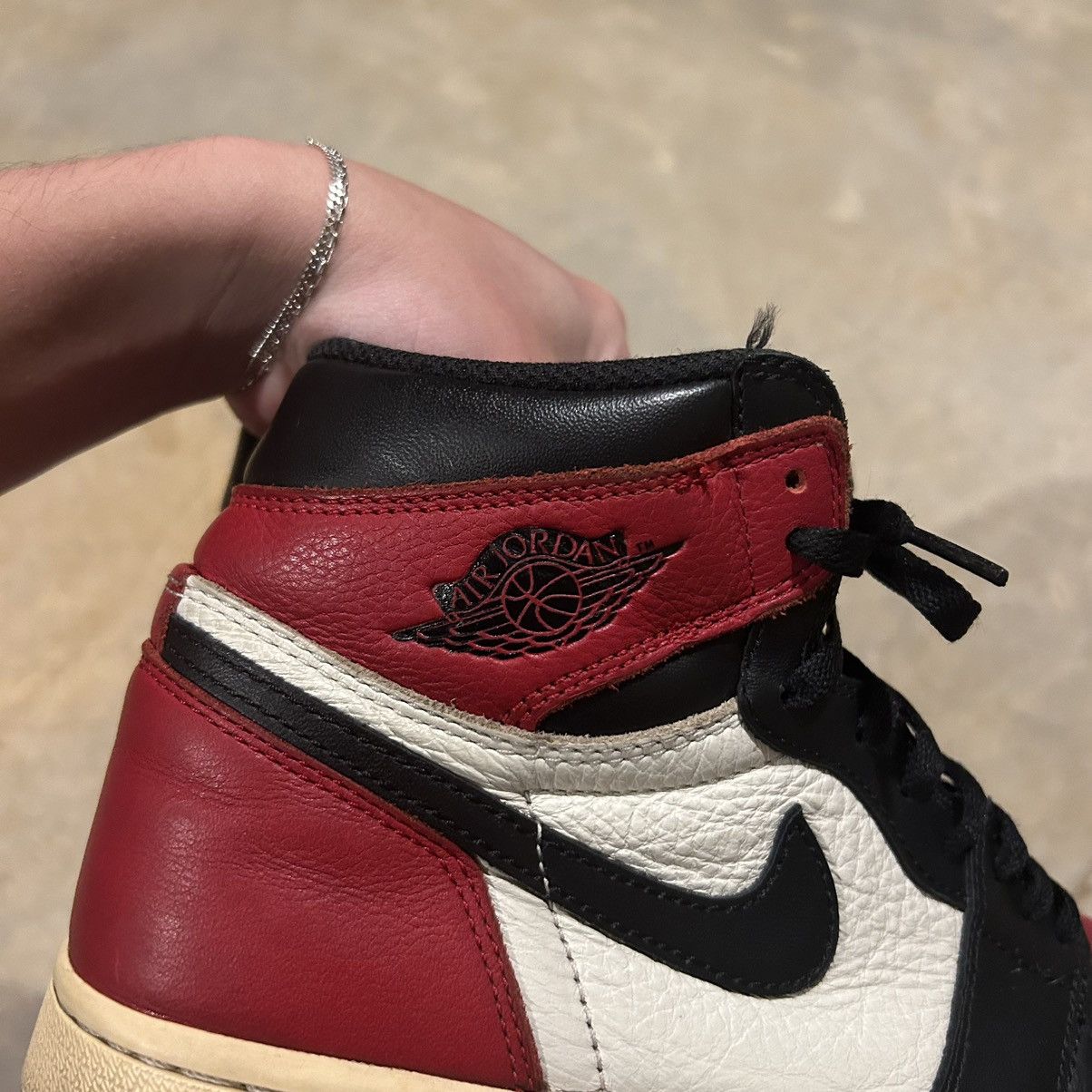 Jordan Brand × Nike Air Jordan 1 Retro High OG Bred Toe 2018 US 8 Size US 8 / EU 41 - 7 Thumbnail