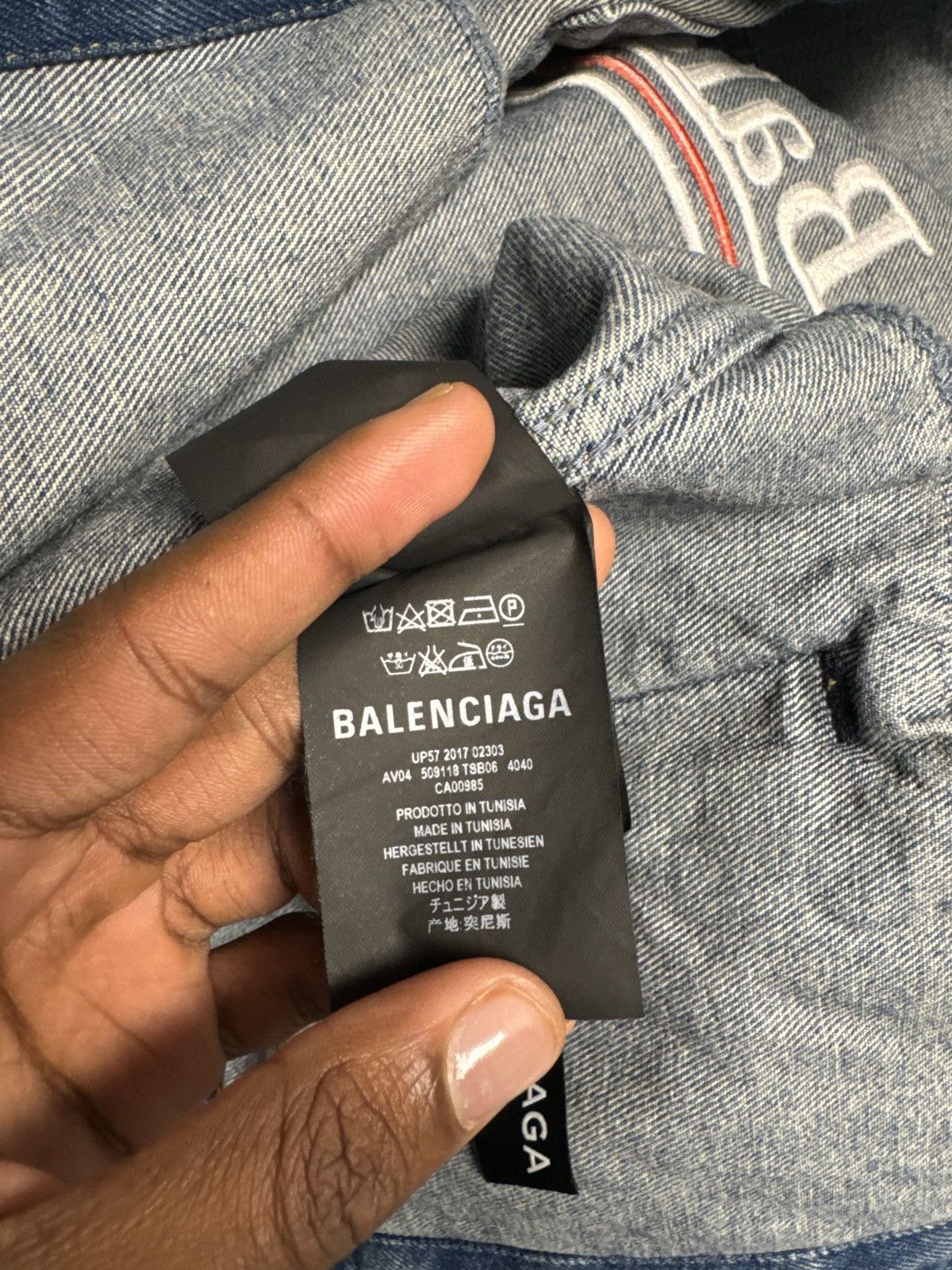 Balenciaga Balenciaga Distressed collar denim jacket Size US S / EU 44-46 / 1 - 7 Thumbnail