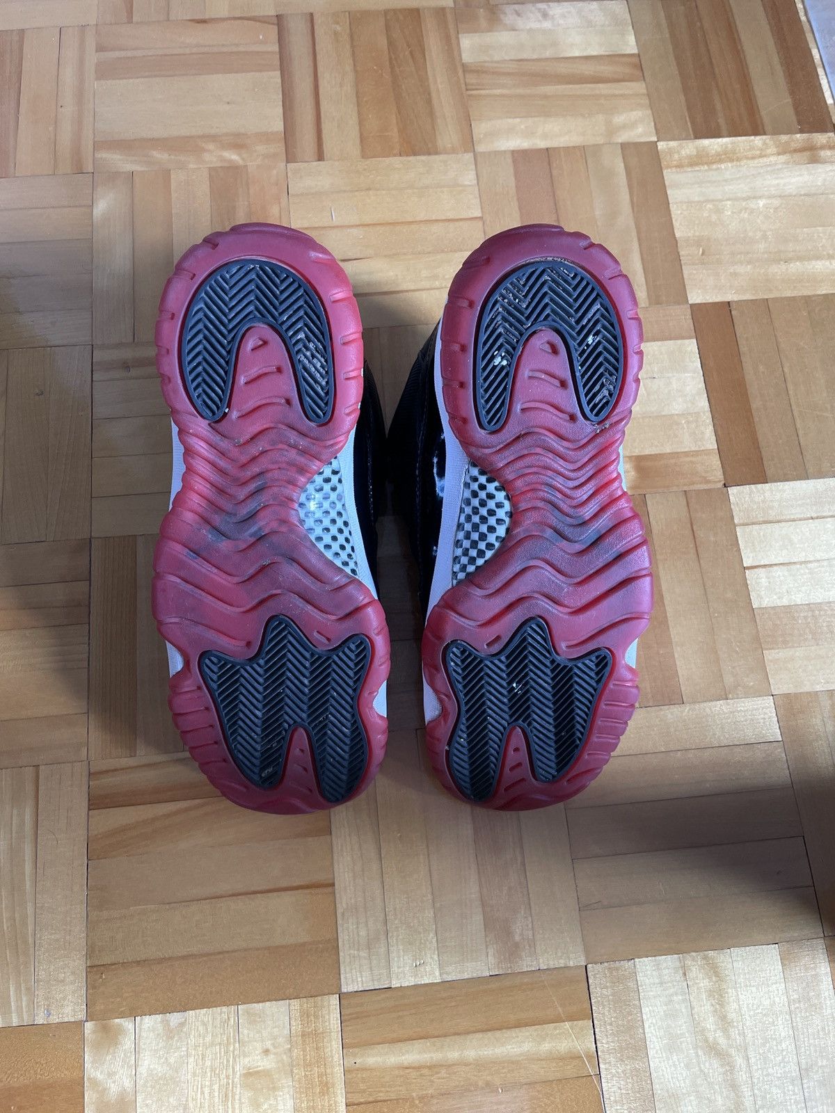 Nike Jordan 11 Bred (2019 GS) Size US 7 / EU 40 - 6 Thumbnail