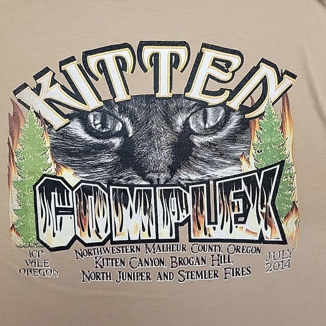 Vintage Wildland Firefighter Shirt Mens L 2014 Kitten Complex Brogan Hill Vale Oregon T-Shirt Graphic Print Crew Neck Short Sleeve Brown Cotton Jersey Regular Size US L / EU 52-54 / 3 - 5 Thumbnail