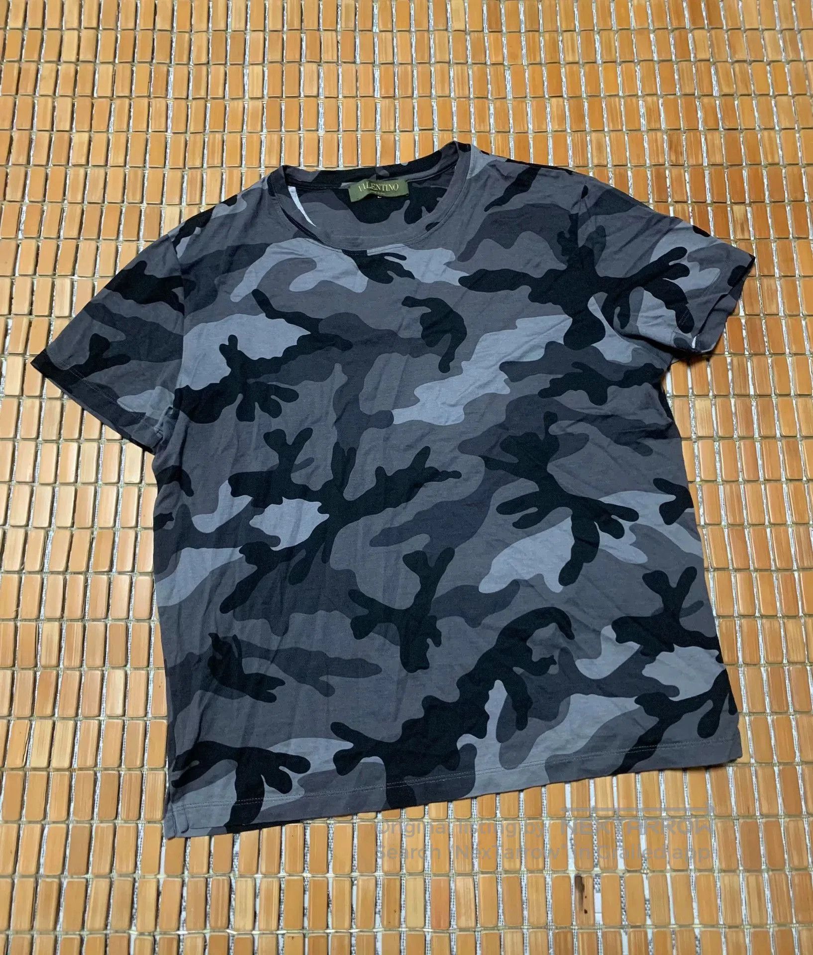 Valentino Valentino Camouflage Rivet Short. Size US S / EU 44-46 / 1 - 1 Thumbnail