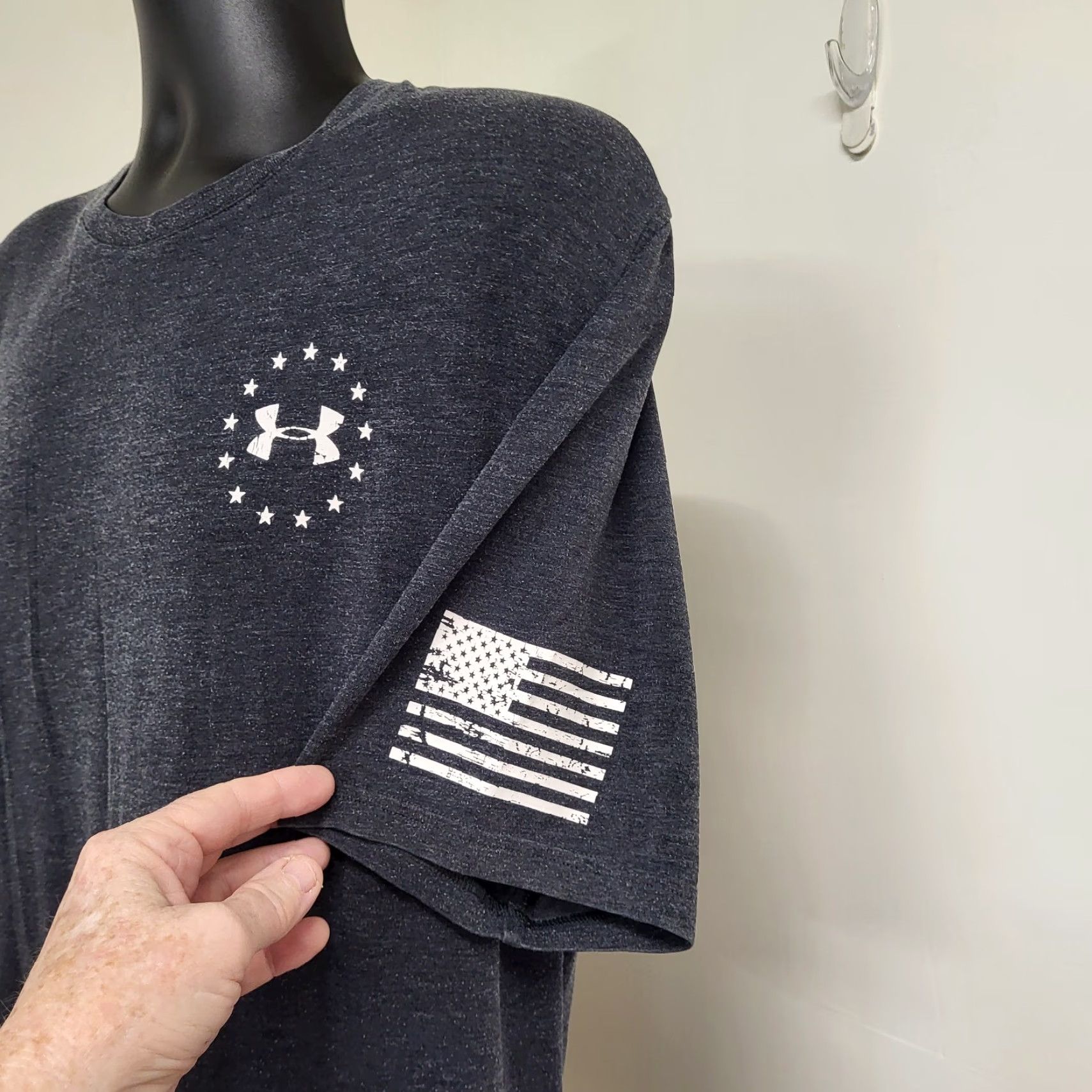Under Armour Under Armour Flag TShirt Men L Gray White USA Outdoor Cotton Short Sleeve Crew Neck Pullover Shirt Regular Fit Logo Size US L / EU 52-54 / 3 - 3 Thumbnail