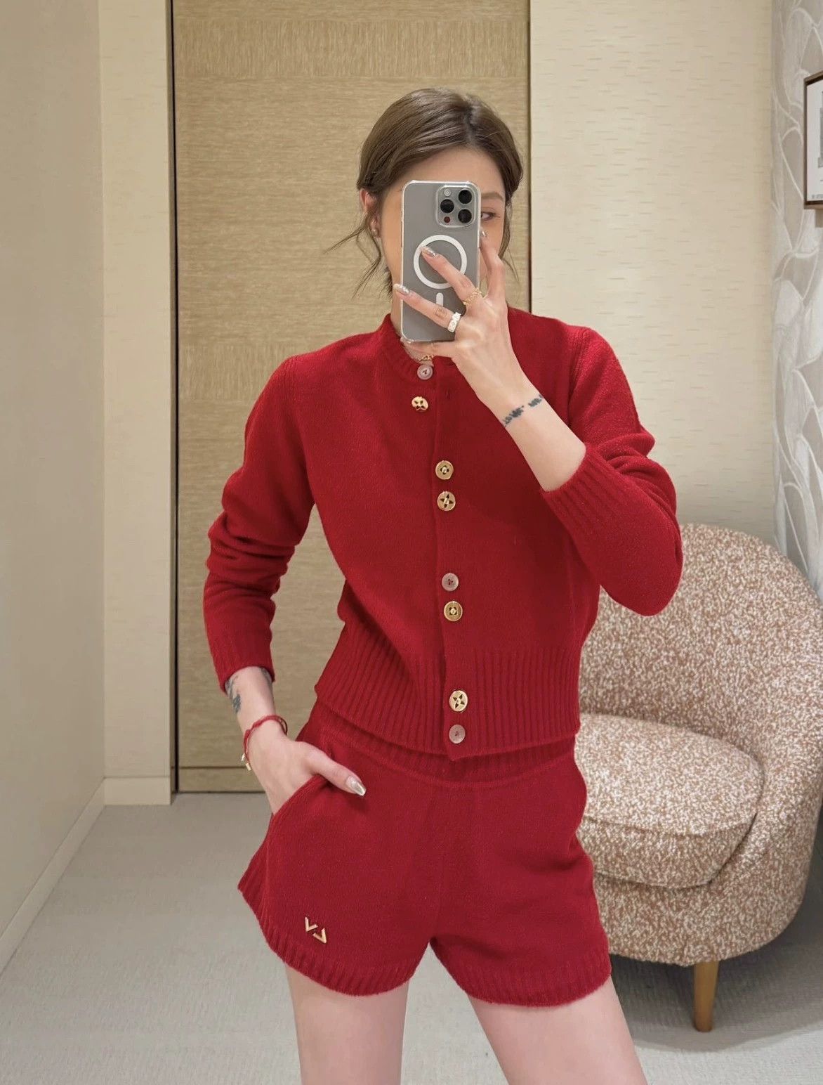 Louis Vuitton LV red cashmere cardigan L Size L / US 10 / IT 46 - 6 Thumbnail
