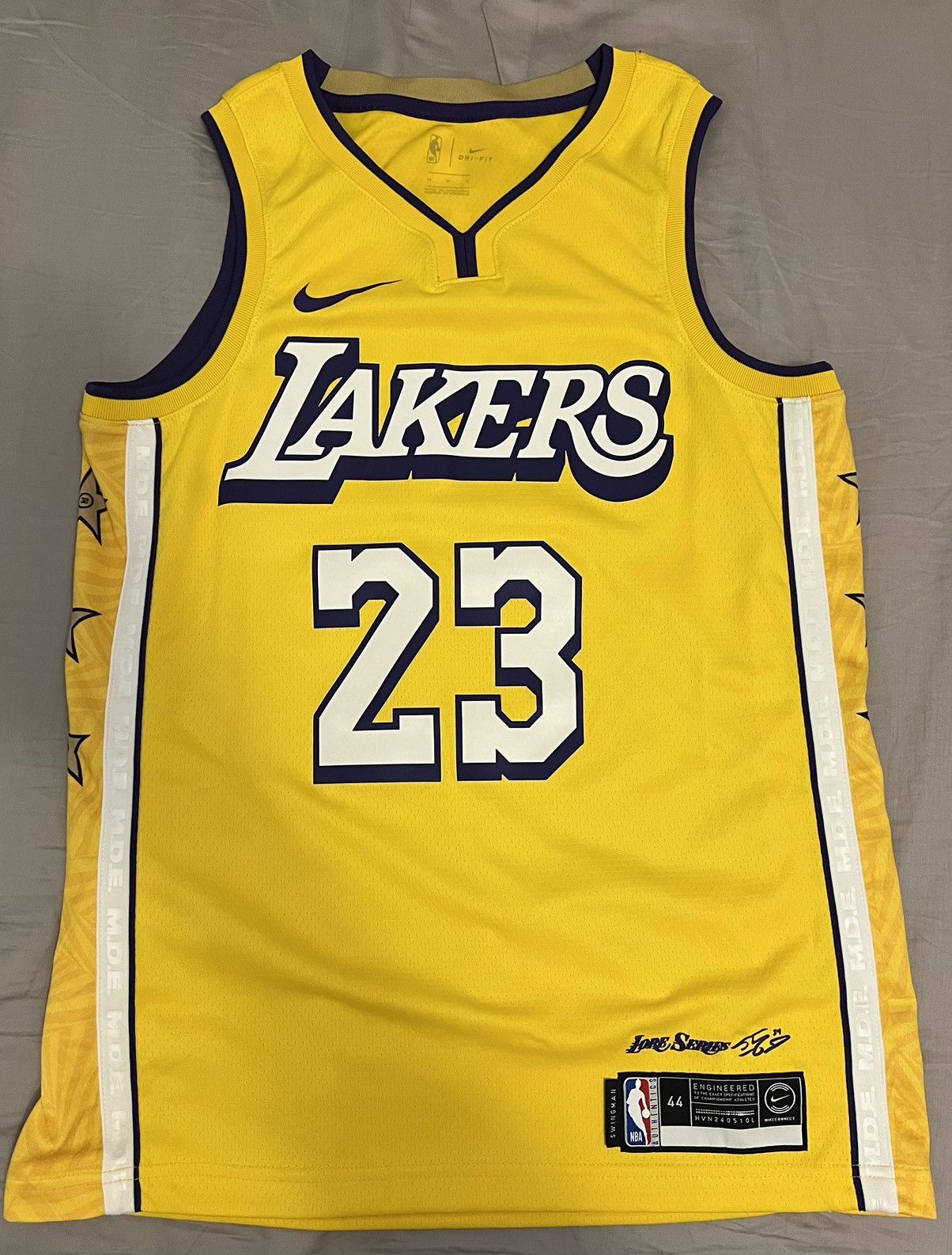 NBA Lebron James LA Lakers City jersey Size US M / EU 48-50 / 2 - 1 Thumbnail