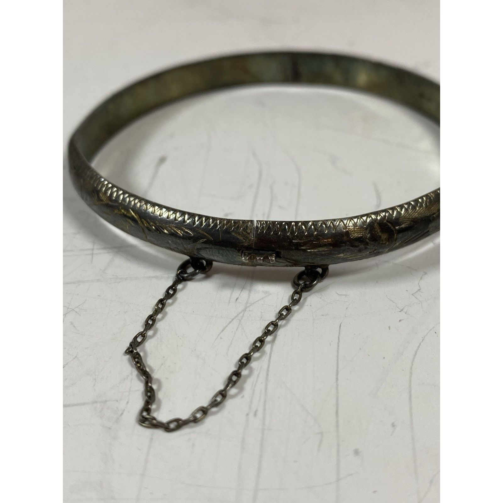 Other Vintage Silver Toned Etched Bangle Bracelet w/ Safety Chain Size ONE SIZE - 4 Thumbnail