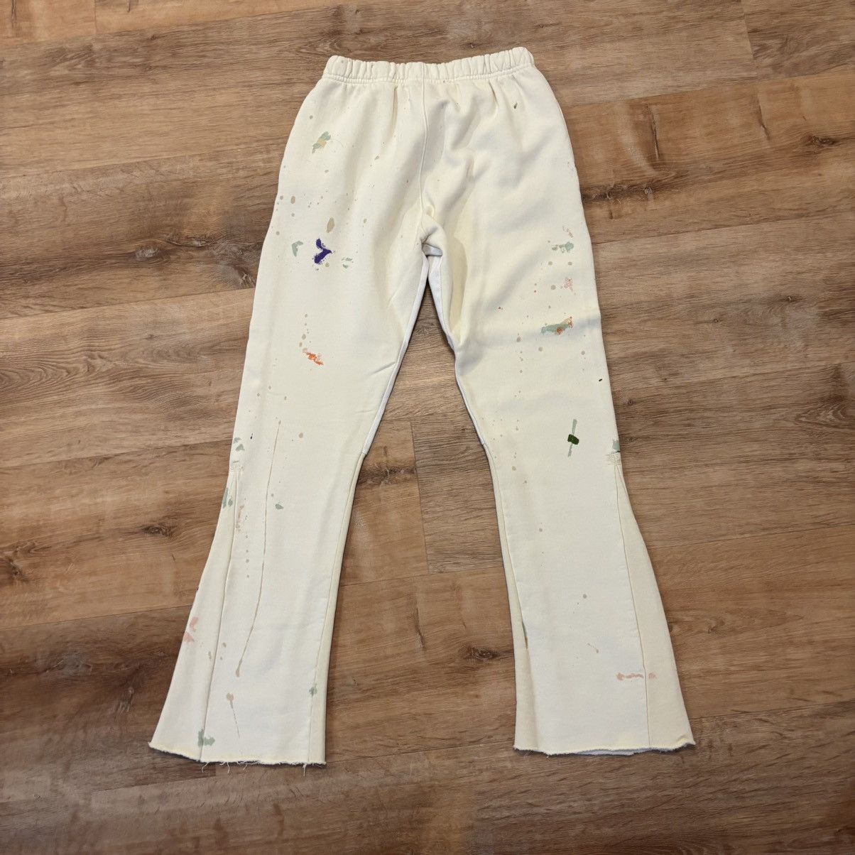 Gallery Dept. Gallery Dept Cream Paint Splattered Flare Sweats Size XS Size US 28 / EU 44 - 2 Thumbnail
