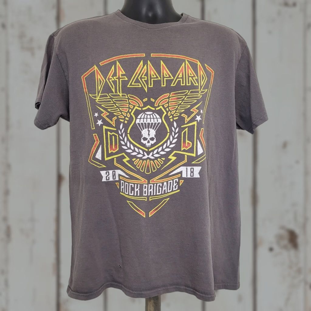 Vintage Def Leppard Tour T-Shirt Men Large Brown Rock Brigade 2018 Band READ Shirt Mens Concert 2018 Size US L / EU 52-54 / 3 - 1 Thumbnail